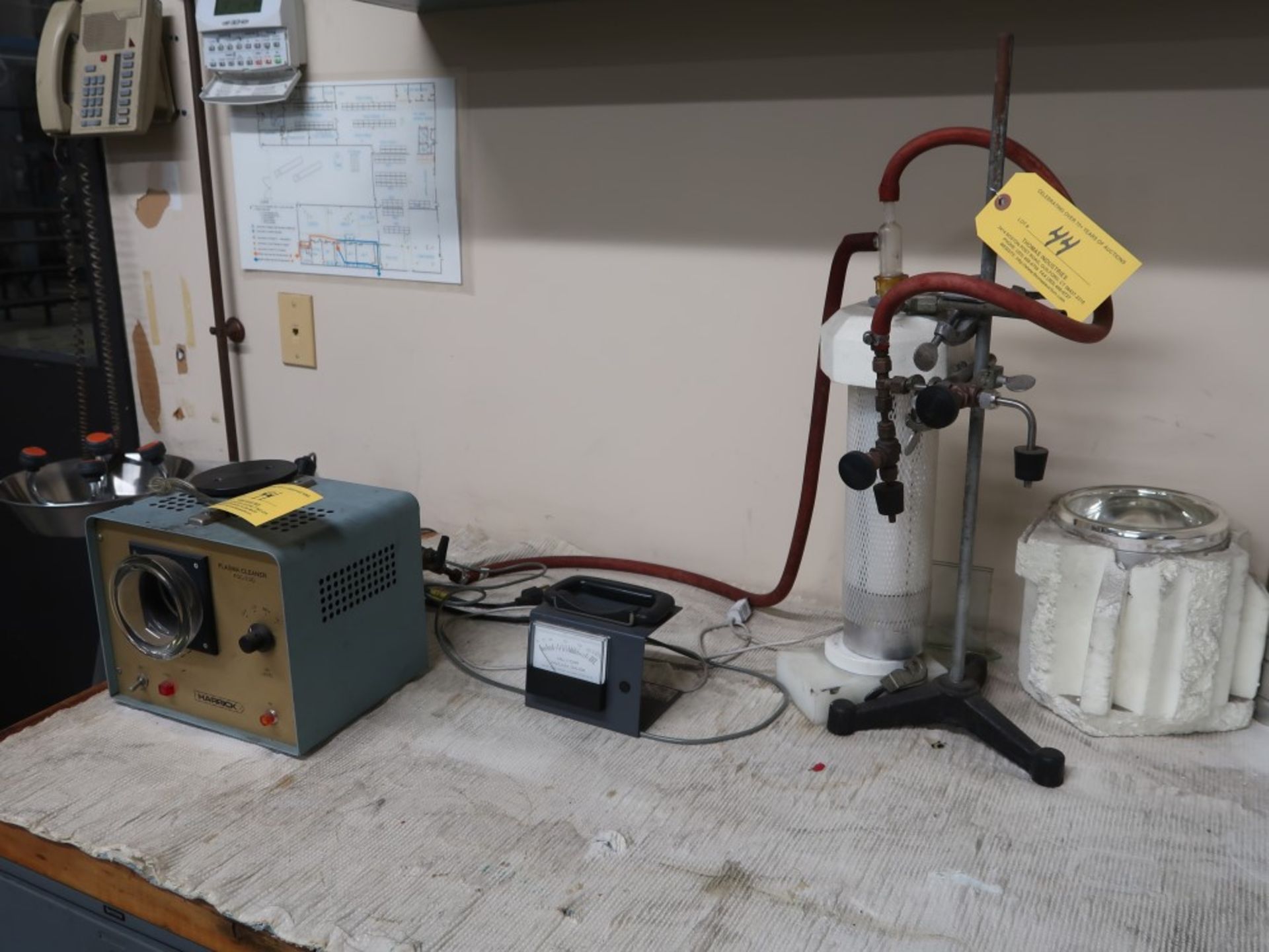 Harrick Plamsa Cleaner Model PDC-23G w/ Vacuum Pump and Test Stand - Image 2 of 3