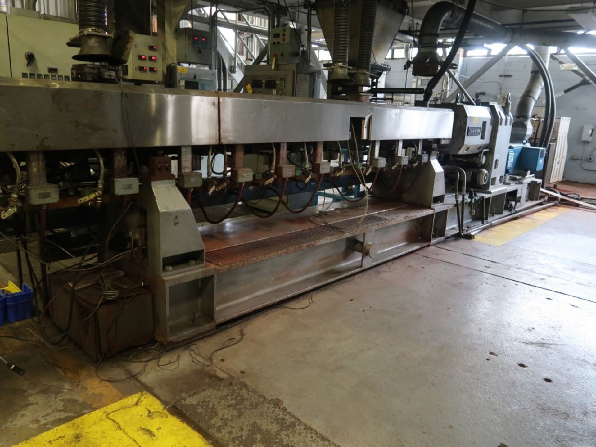 2002 Leistritz Model ZSE 100 GLAAX Co-Rotating Twin Screw Side Feeder - Image 2 of 17