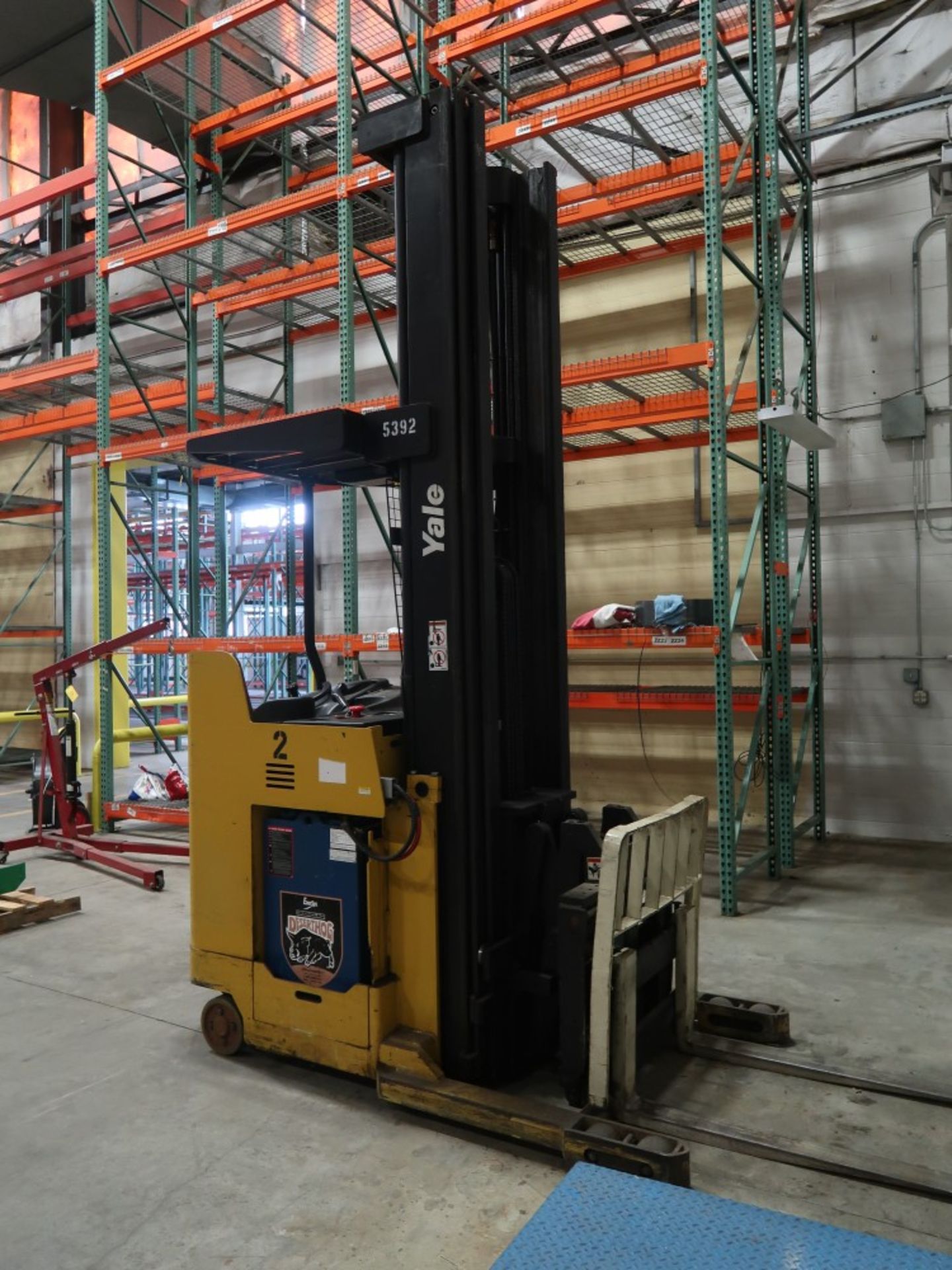 Yale Model NDR030GANL36TE138 Electric Stand Up Reach Truck S/N A861N01568X, 3,000 Lb Cap, Max Height - Image 3 of 7