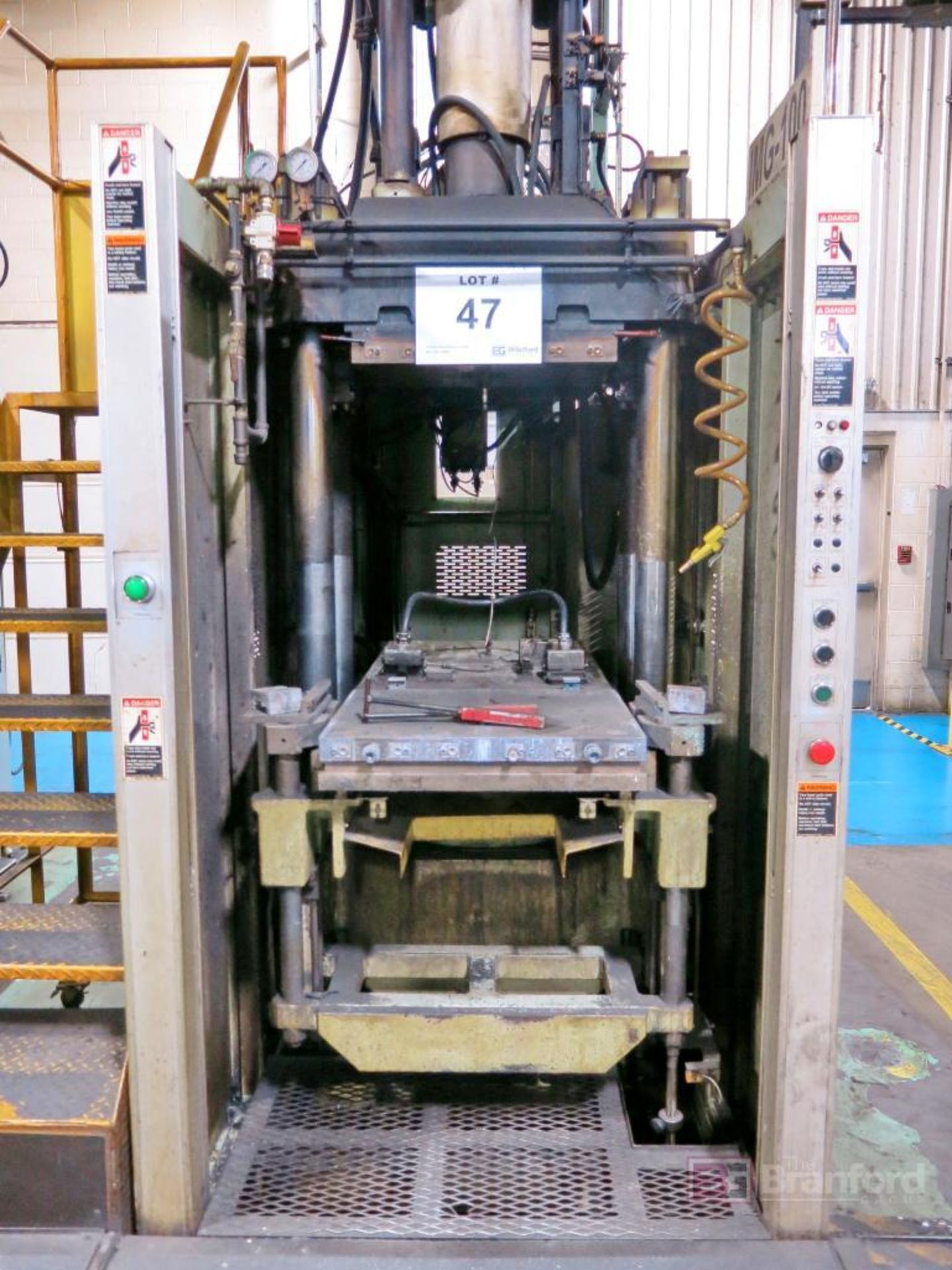 Sanyu Model STI-1.6-220VG3 Vertical 1.6L Rubber Injection Molding Machine - Image 3 of 5