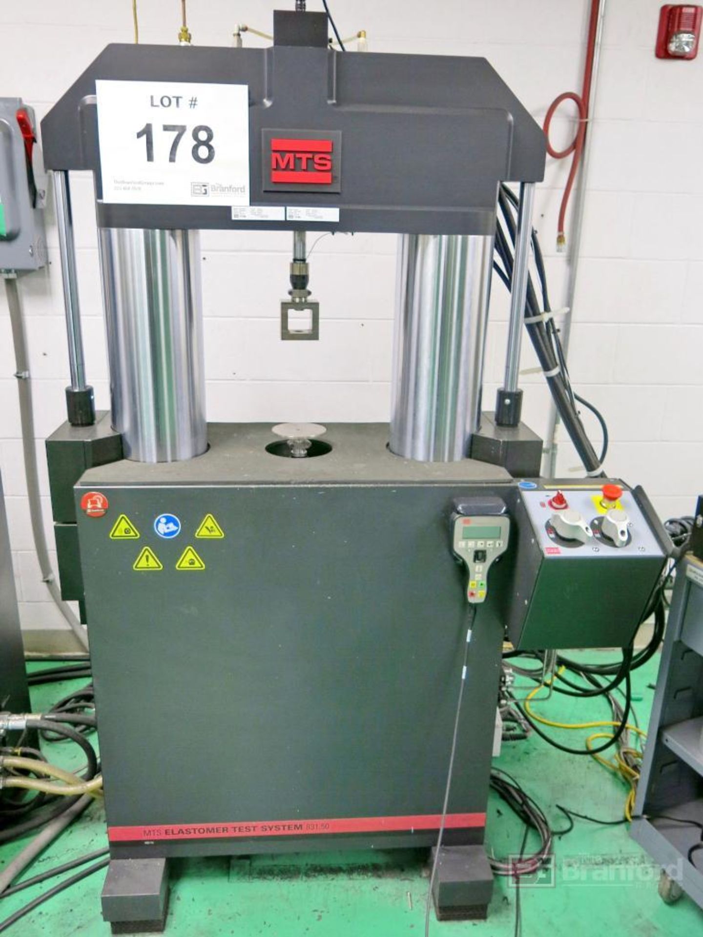 MTS Model 831.50 Tensile Testing System - Bild 2 aus 11