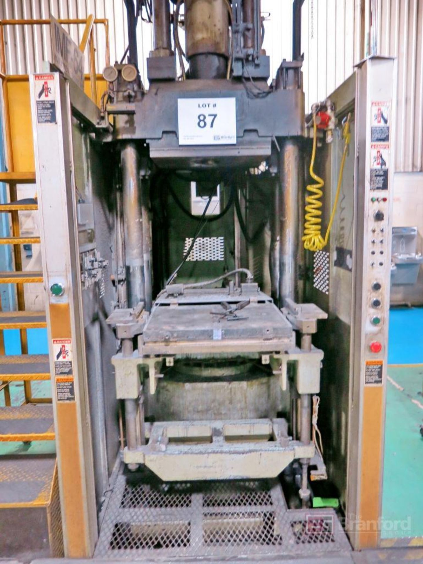 Sanyu 1.6L Vertical Rubber Injection Molding Machine - Image 3 of 5