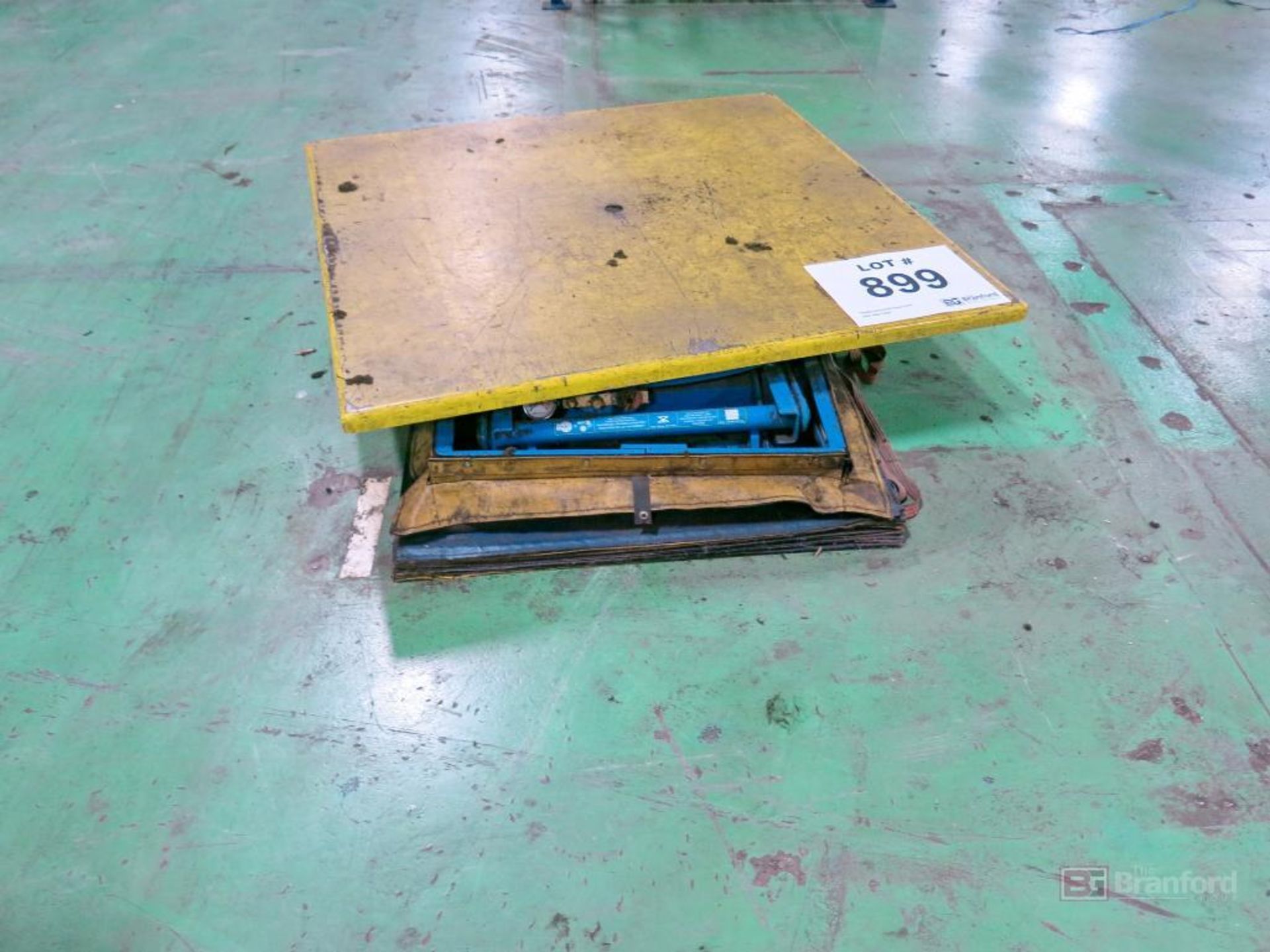 Pallet Rotator On Electric Scissor Lift