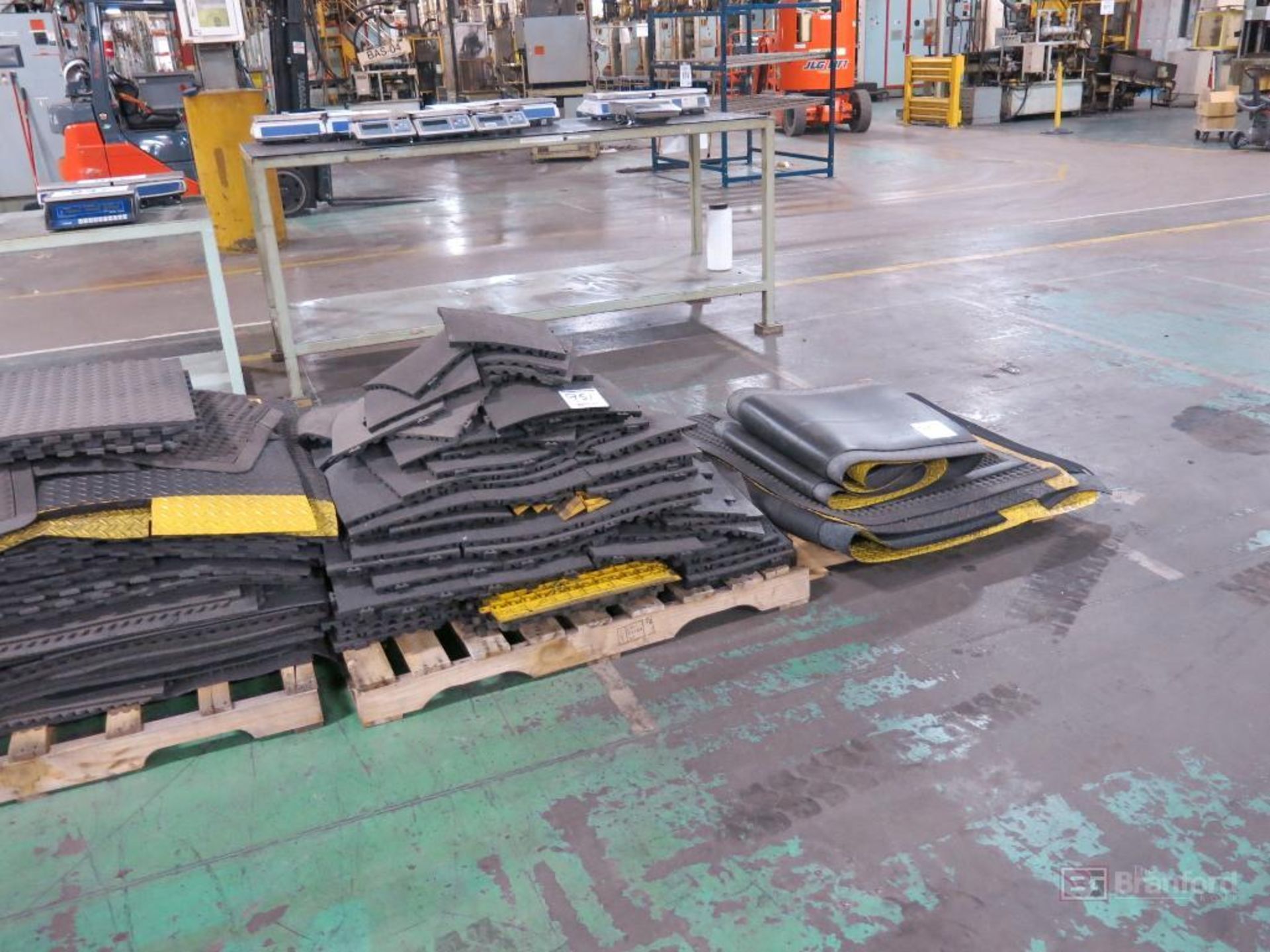 (5) Pallet Lots of Anti Fatigue Mats and Floor Mats - Image 2 of 4