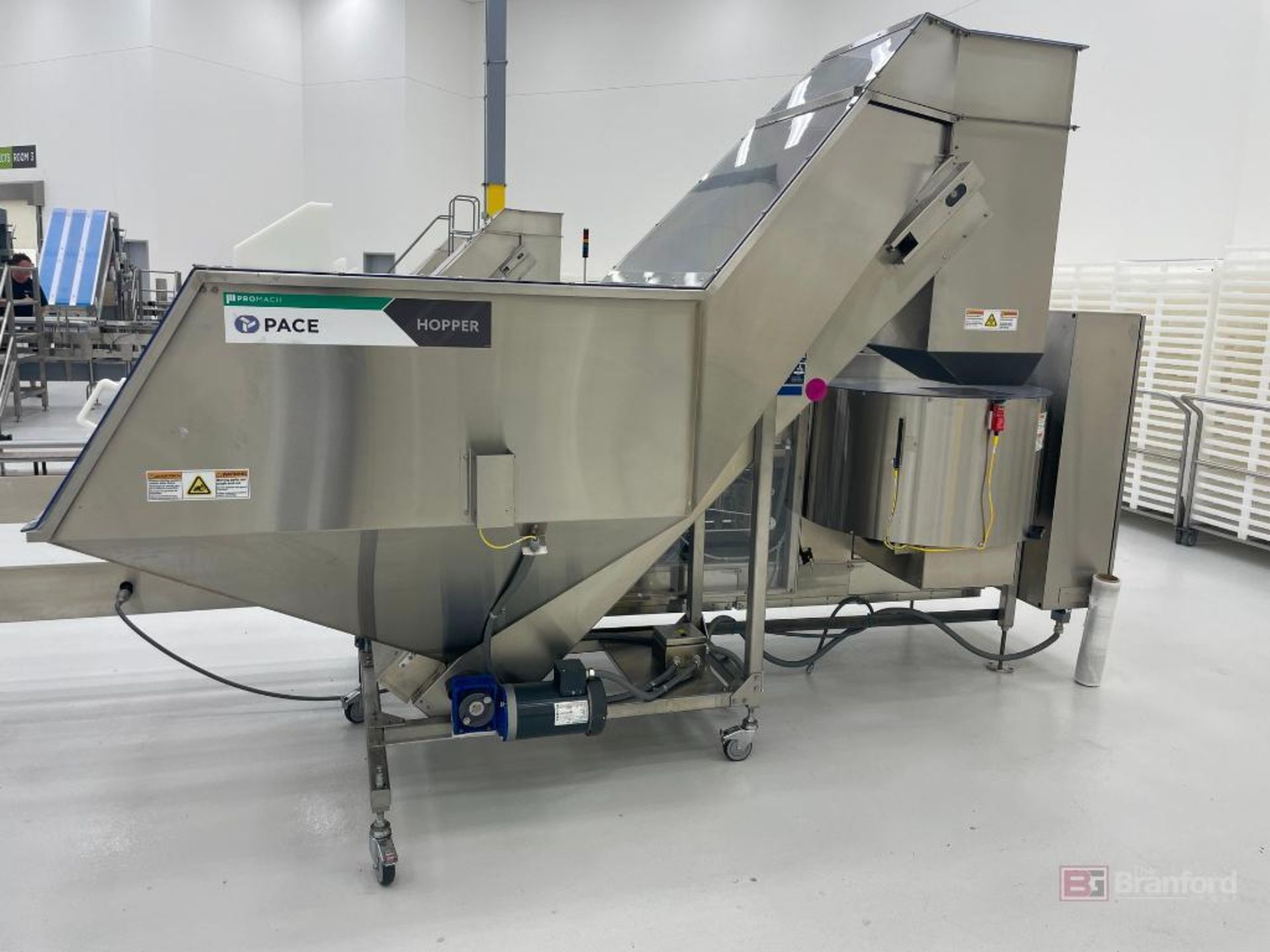 Pace 45 Cubic Ft Hopper, Cleated Conveyor - Image 2 of 5