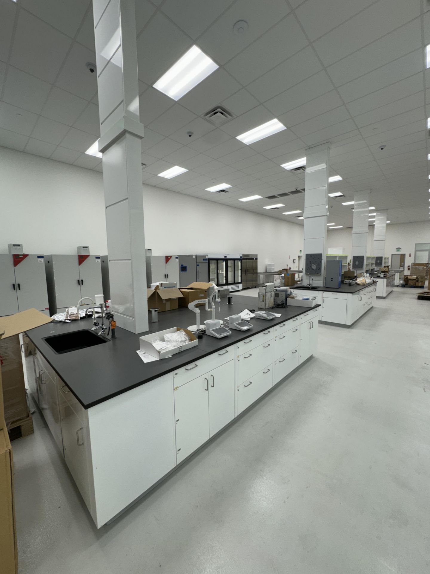 Lab Casework - Image 8 of 13