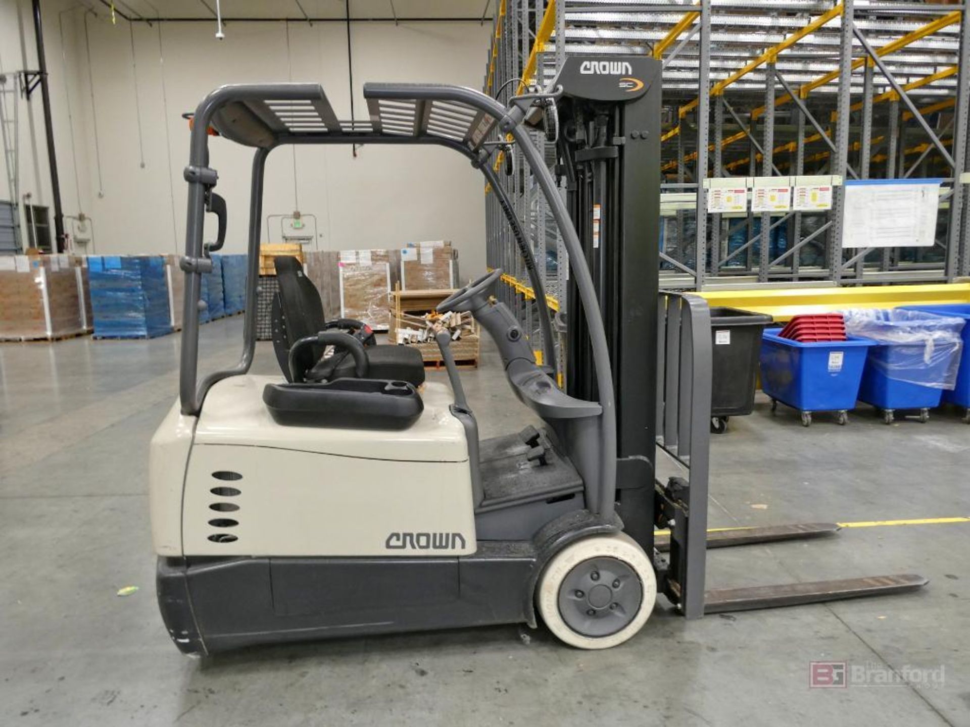 Crown Model SC5245-40, 3 Wheel Electric Fork Truck