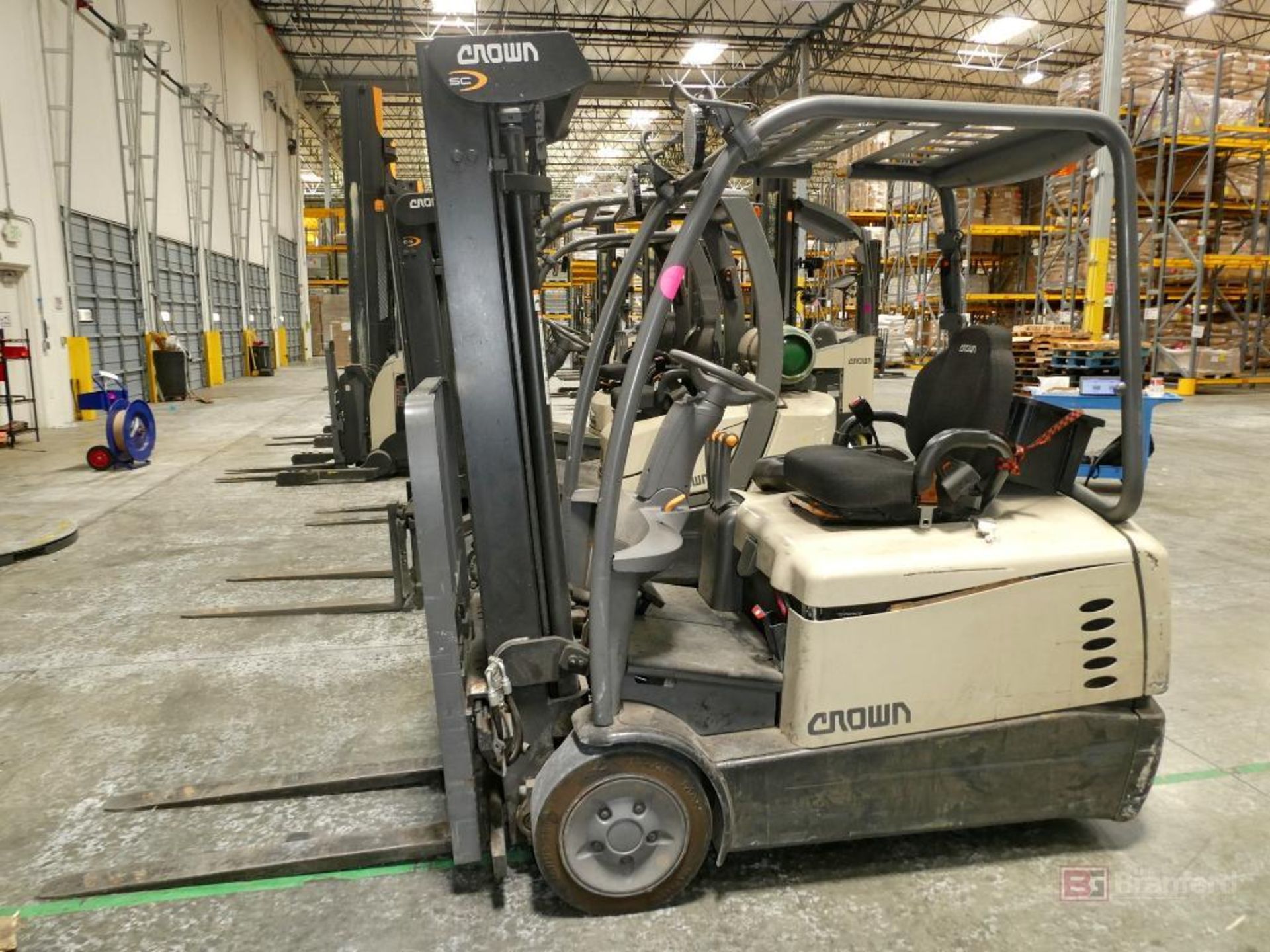 Crown Model SC5245-40, 3 Wheel Electric Fork Truck