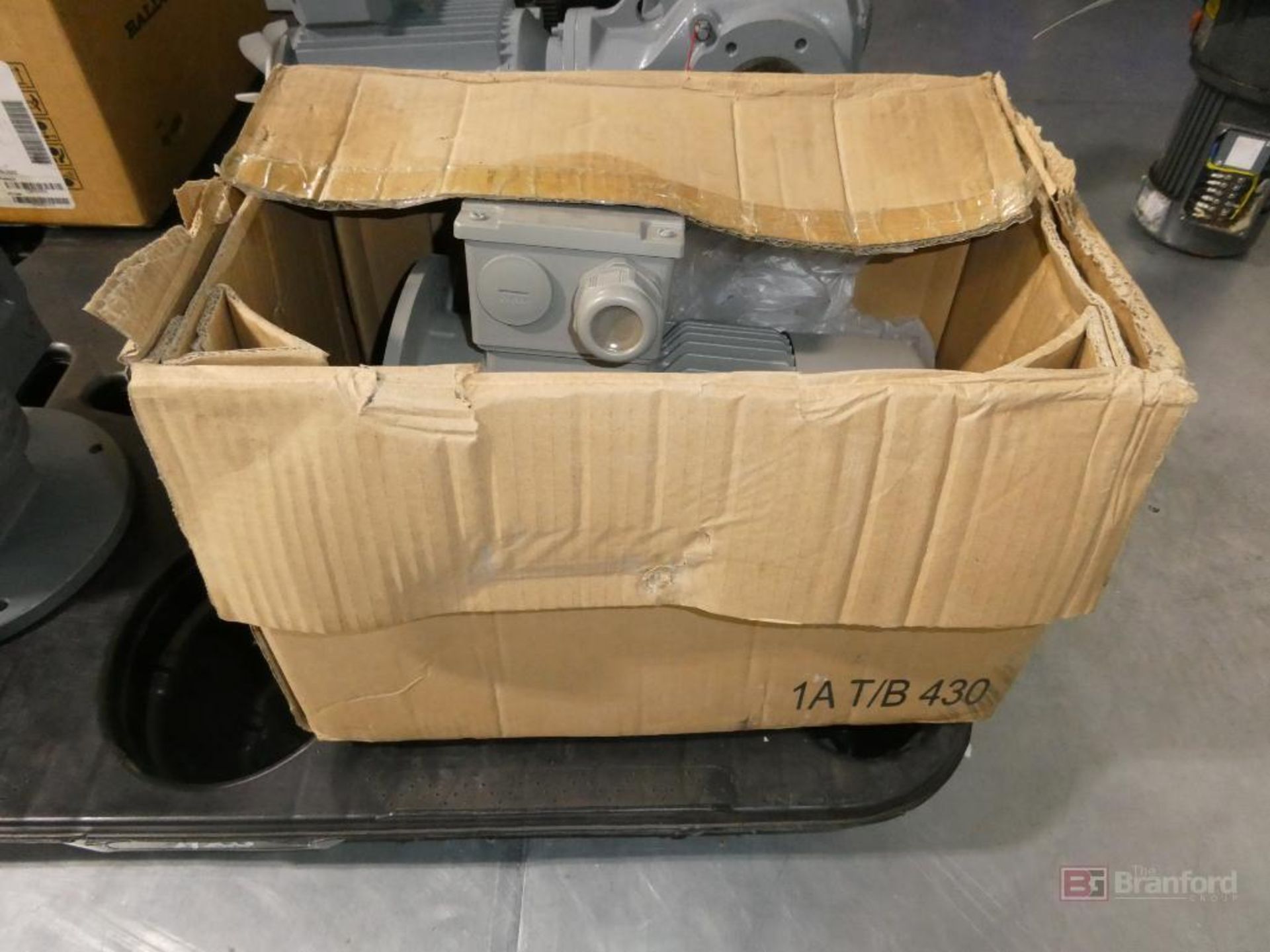 Siemens Model 1LE0001-1AB42-1FA4-Z100L-B5, Motor