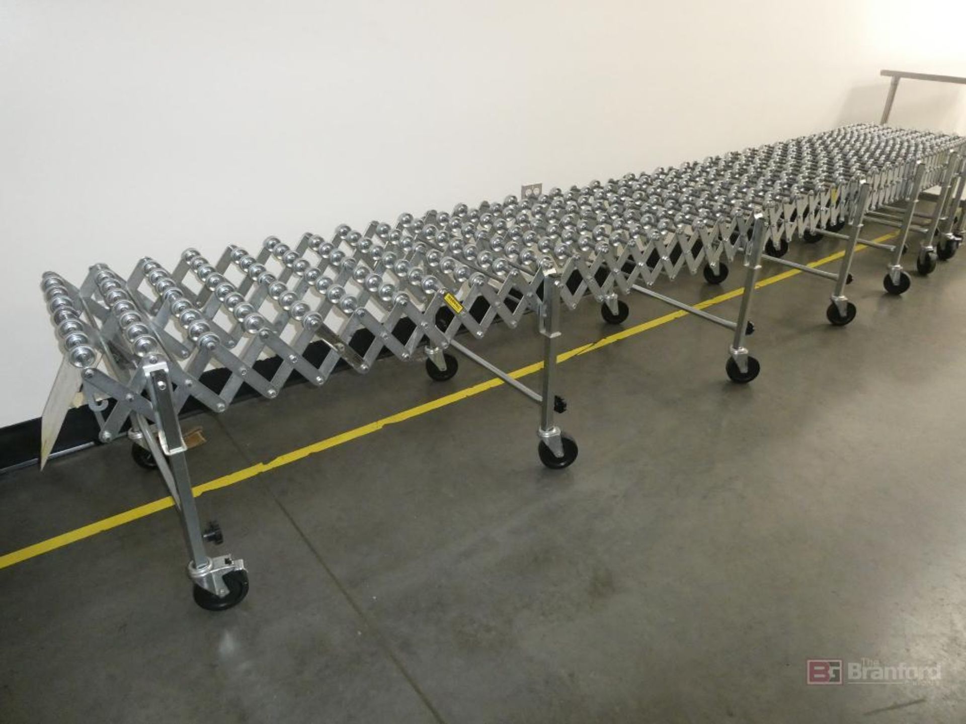 FMH Model Nestaflex 226, Flexible Expandable Roller Conveyor w/ Casters