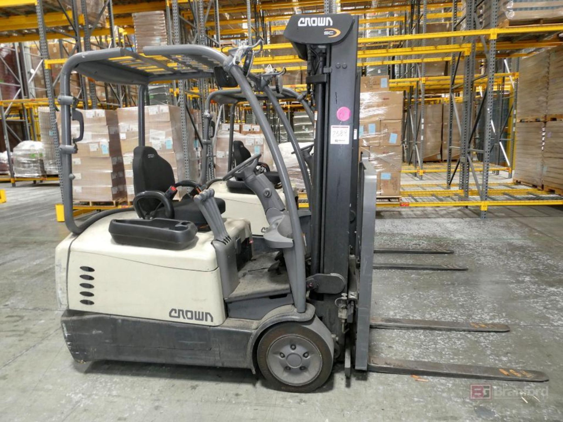 Crown Model SC5245-40, 3 Wheel Electric Fork Truck