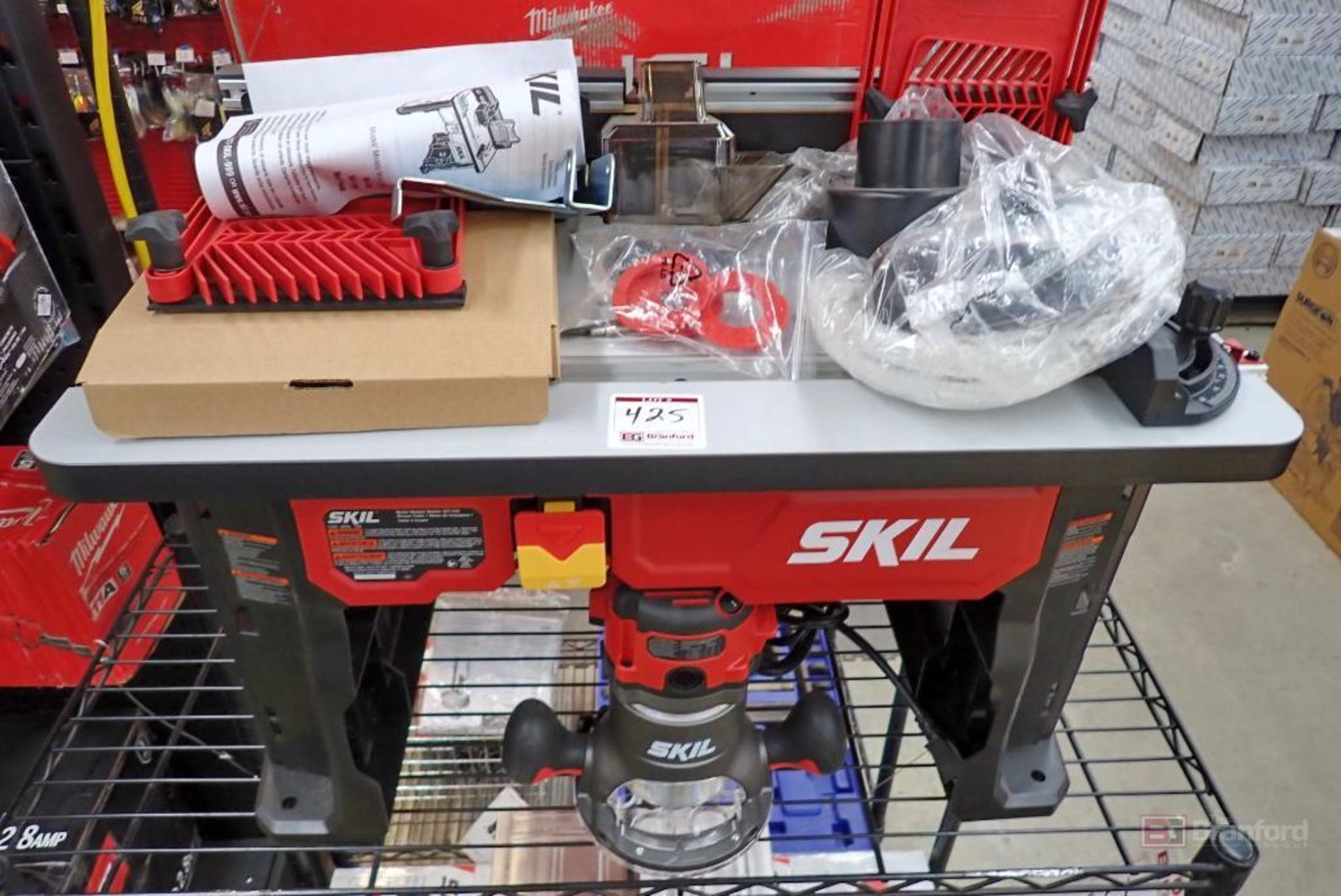 SKIL SRT1039 Router Table w/ Accessories