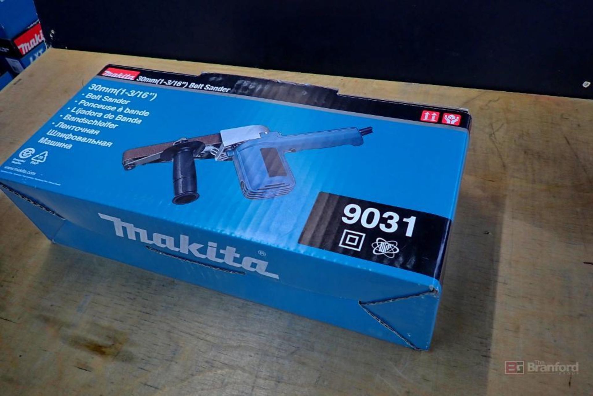Makita 9031 30mm (1-3/16") Belt Sander