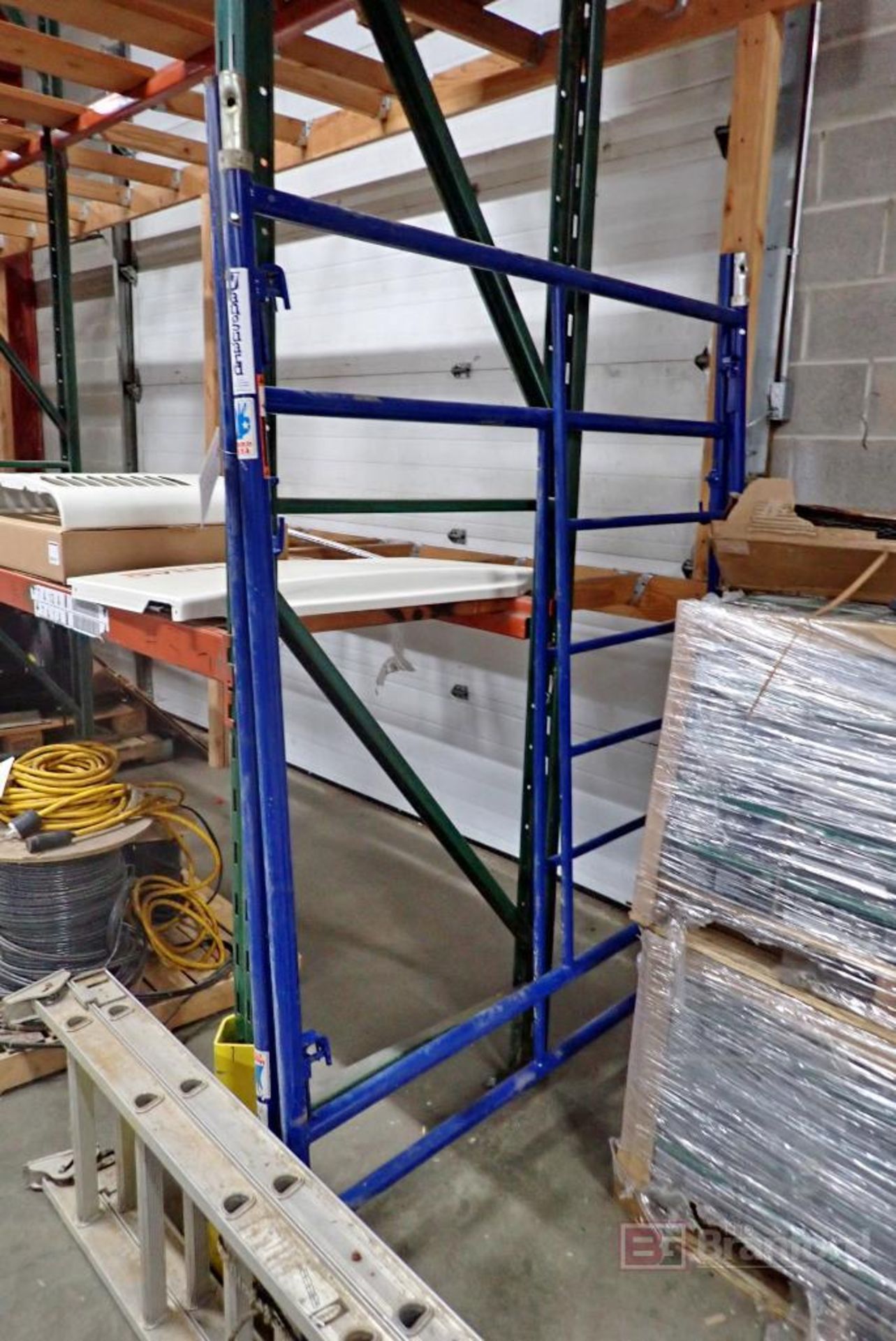 Large Lot of 45 Vanguard Scaffold Ladder Frames w/ Cross Braces - Image 2 of 6