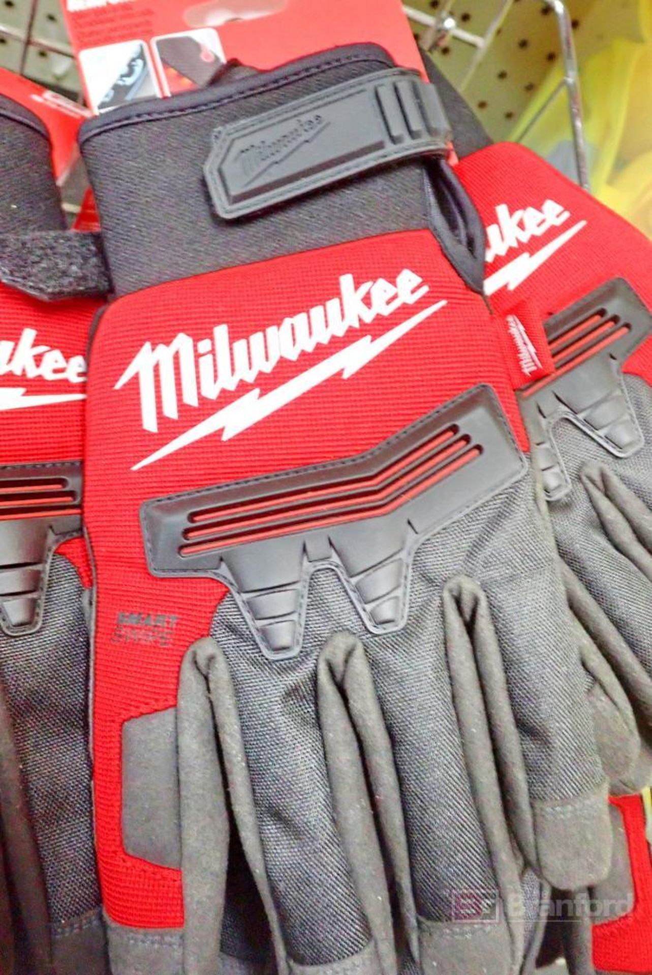 Box Lot of Milwaukee Winter Demo Gloves - Image 2 of 2
