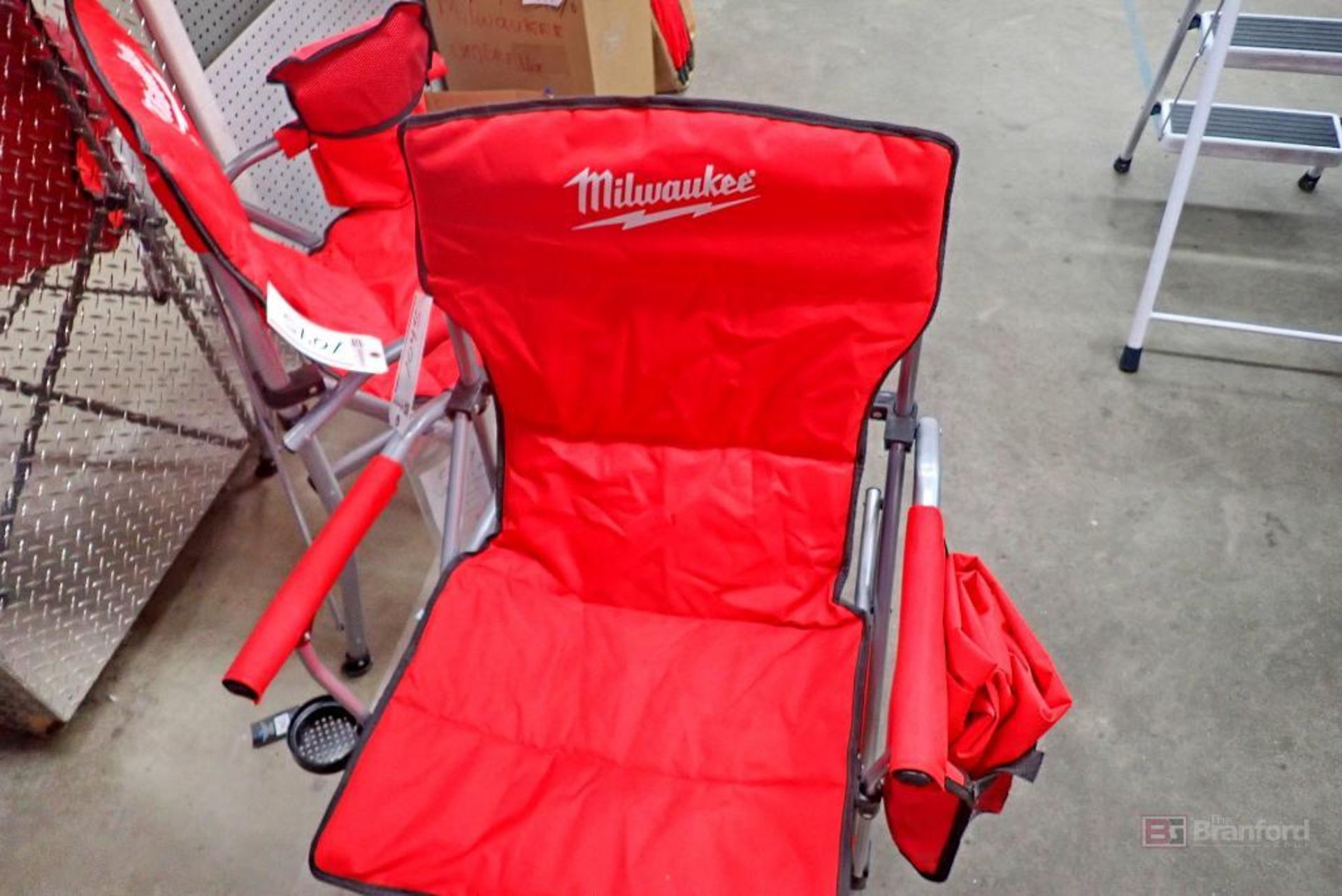 Milwaukee 18942 Folding Chair - Image 4 of 7