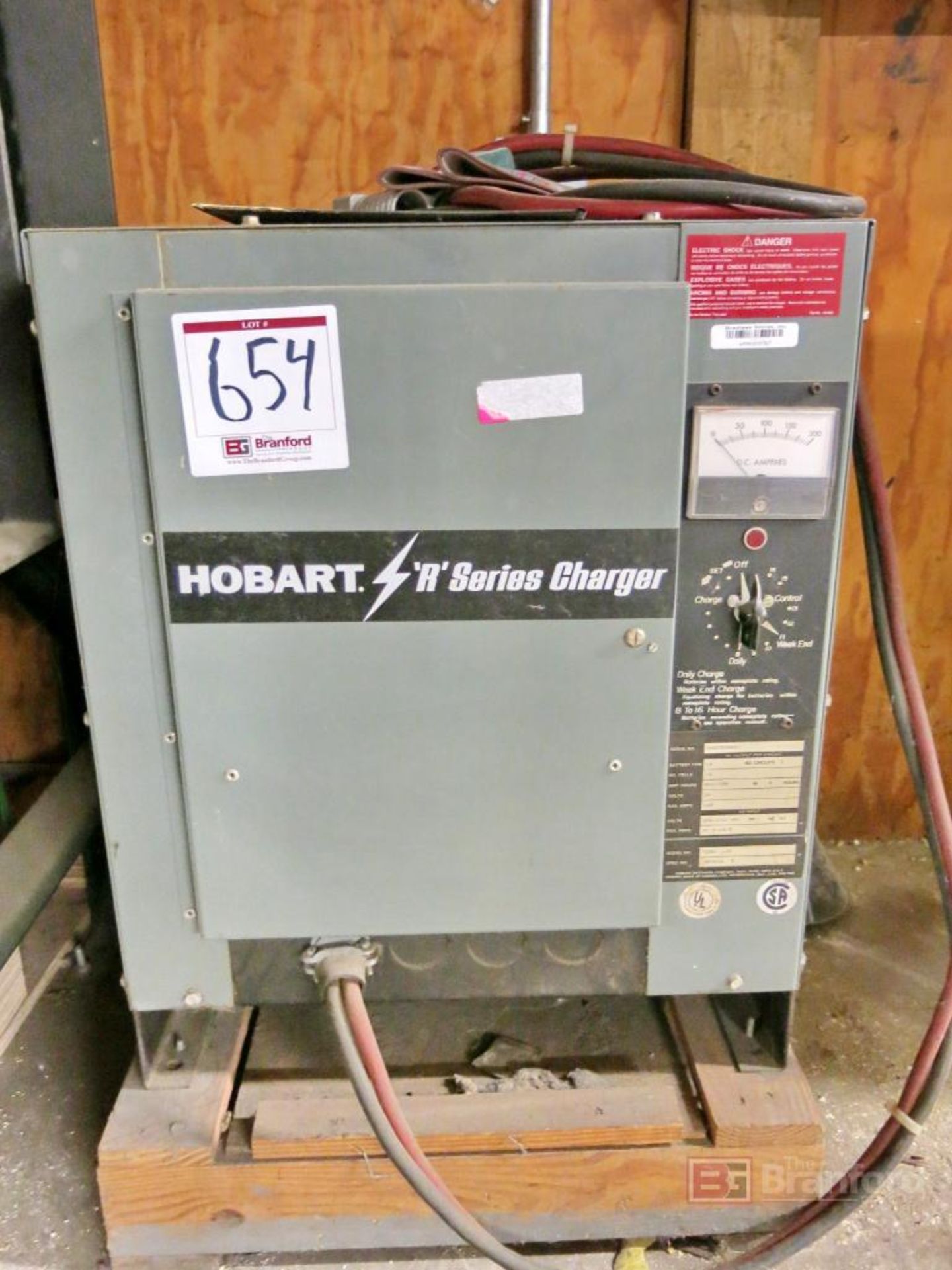 Hobart Model 725B1-12R 24V Battery Charger