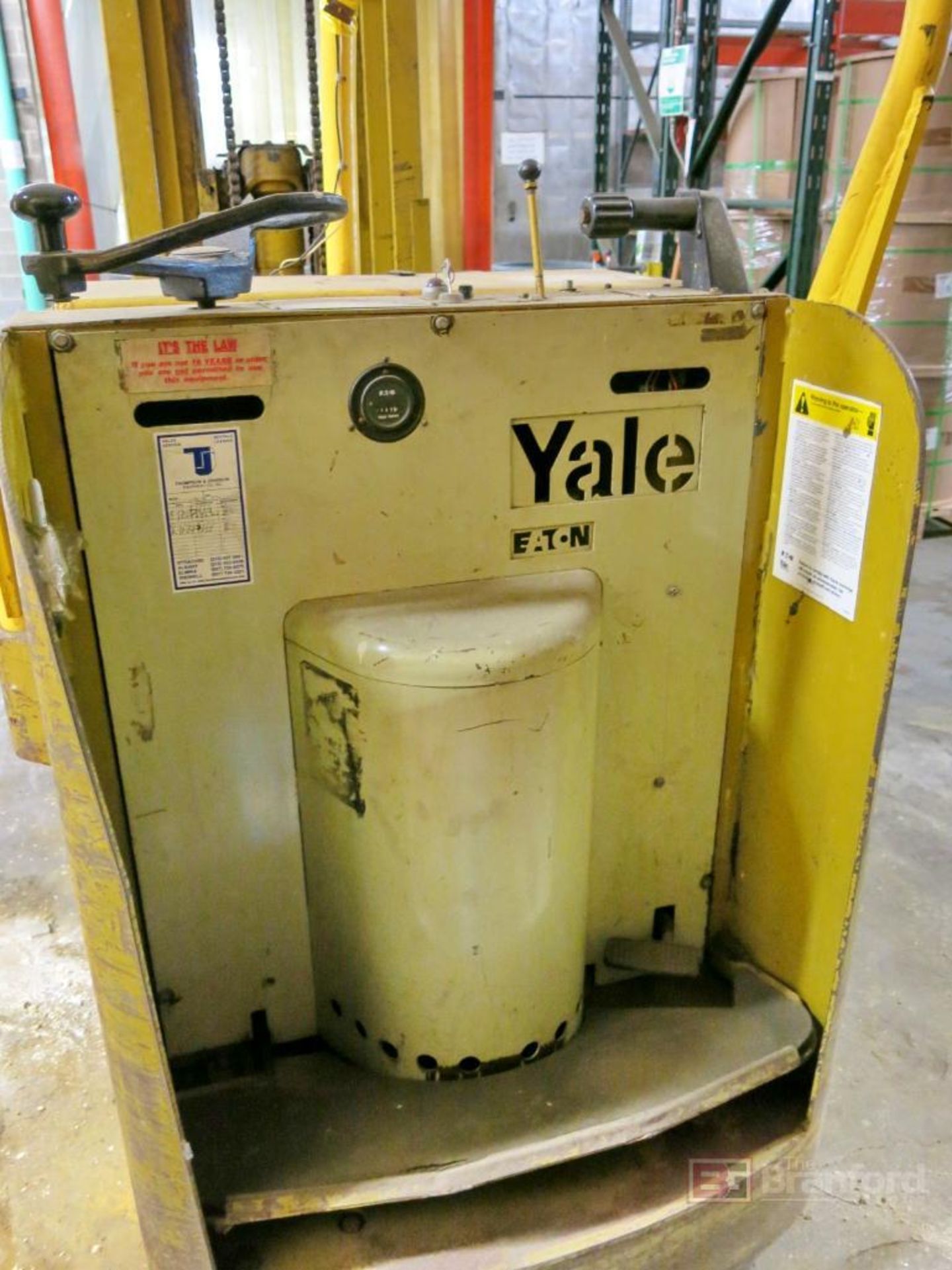 Yale Model ESC030G4T077 24V Electric 3000-Lb Cap. Stand Up Forklift - Image 4 of 5