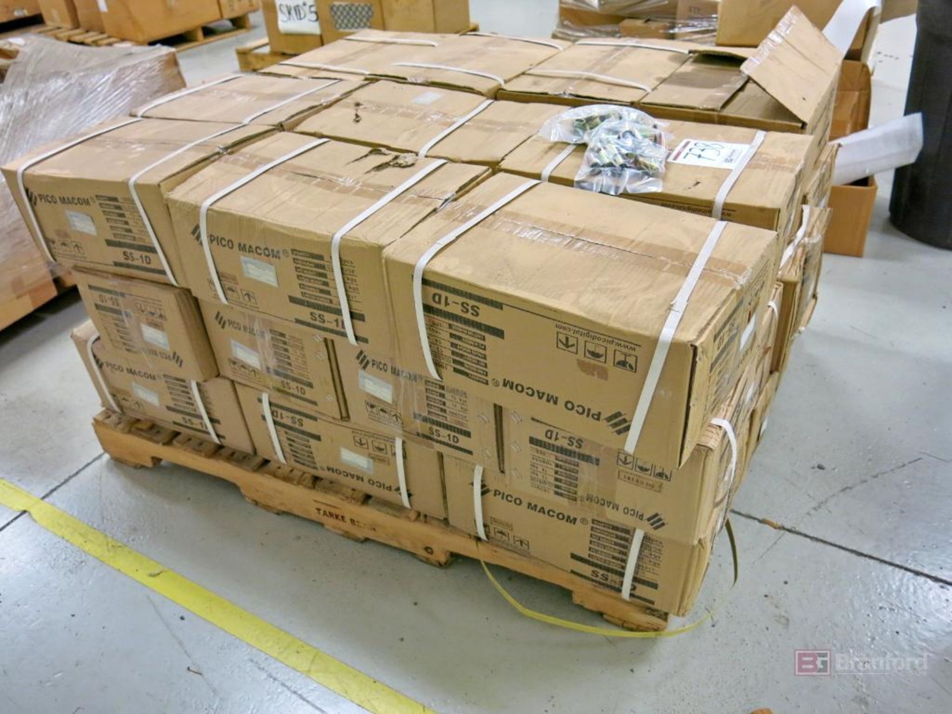 Pallet of Transformers, Pallet of AC Coaxial Adaptors - Image 2 of 3