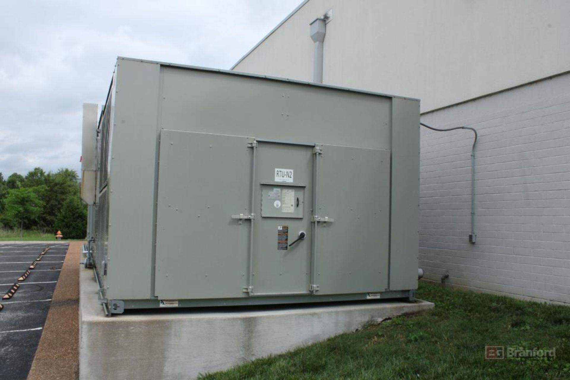 Trane Intellipak-II Self-contained Natural Gas-Fired 105-Ton HVAC System - Image 2 of 40