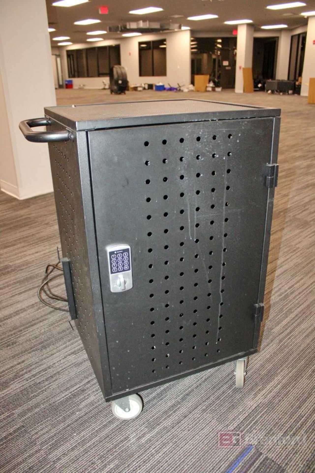 30 Device Mobile Charging/Storage Cart for iPads, Charging Station