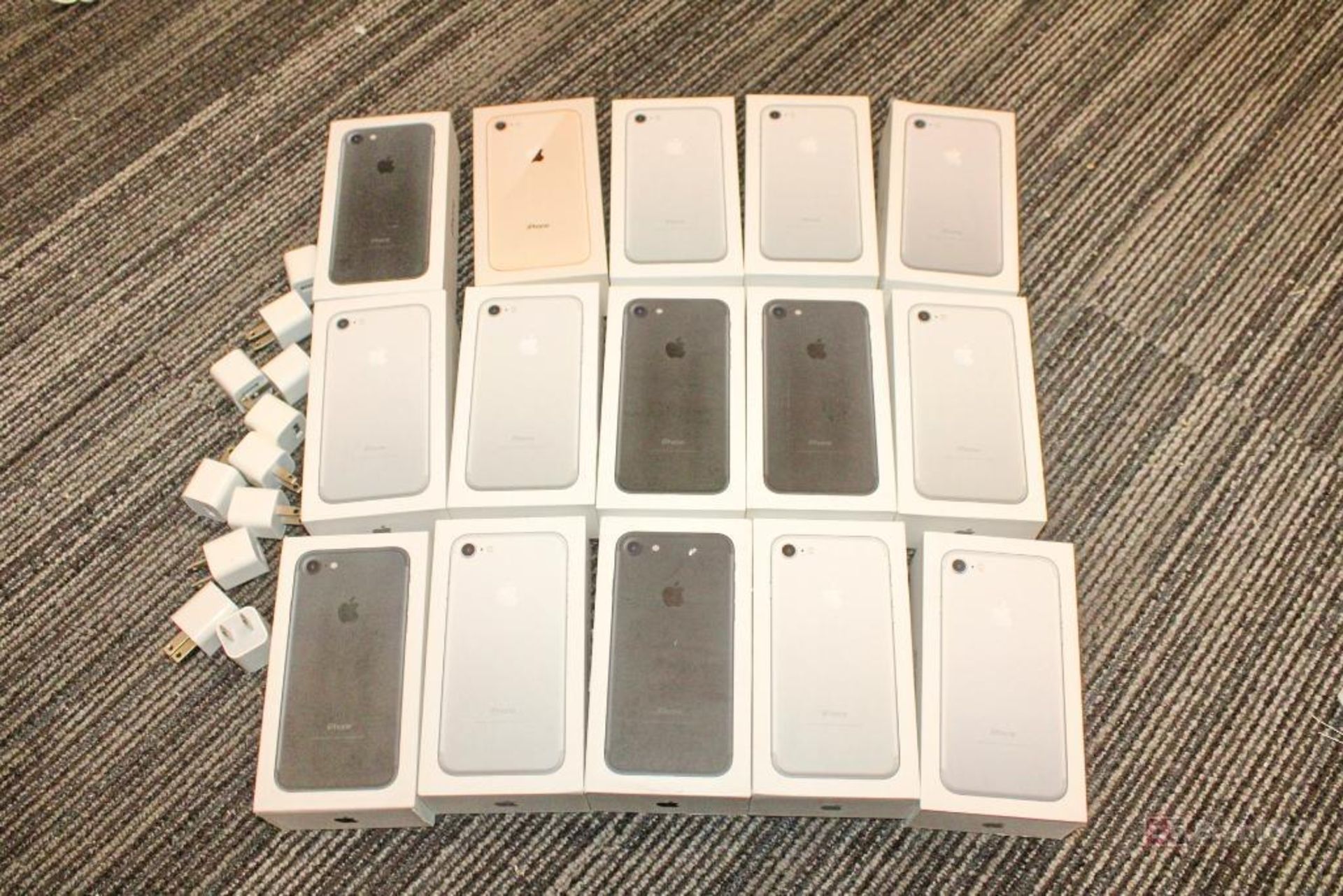 (15) Apple iPhones