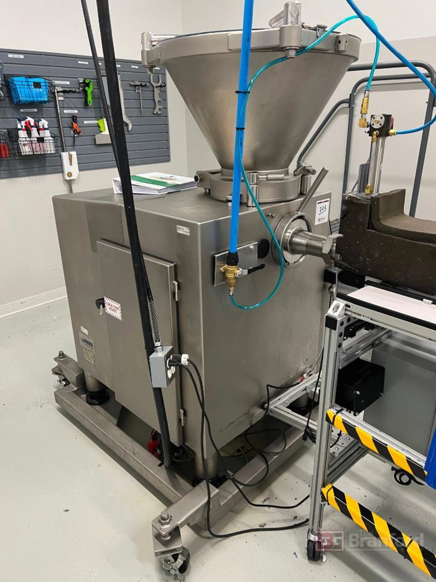 VeMag HP30E Portable Putty Catalyst Portioning Vacuum Filling Machine (2020) - Image 3 of 11