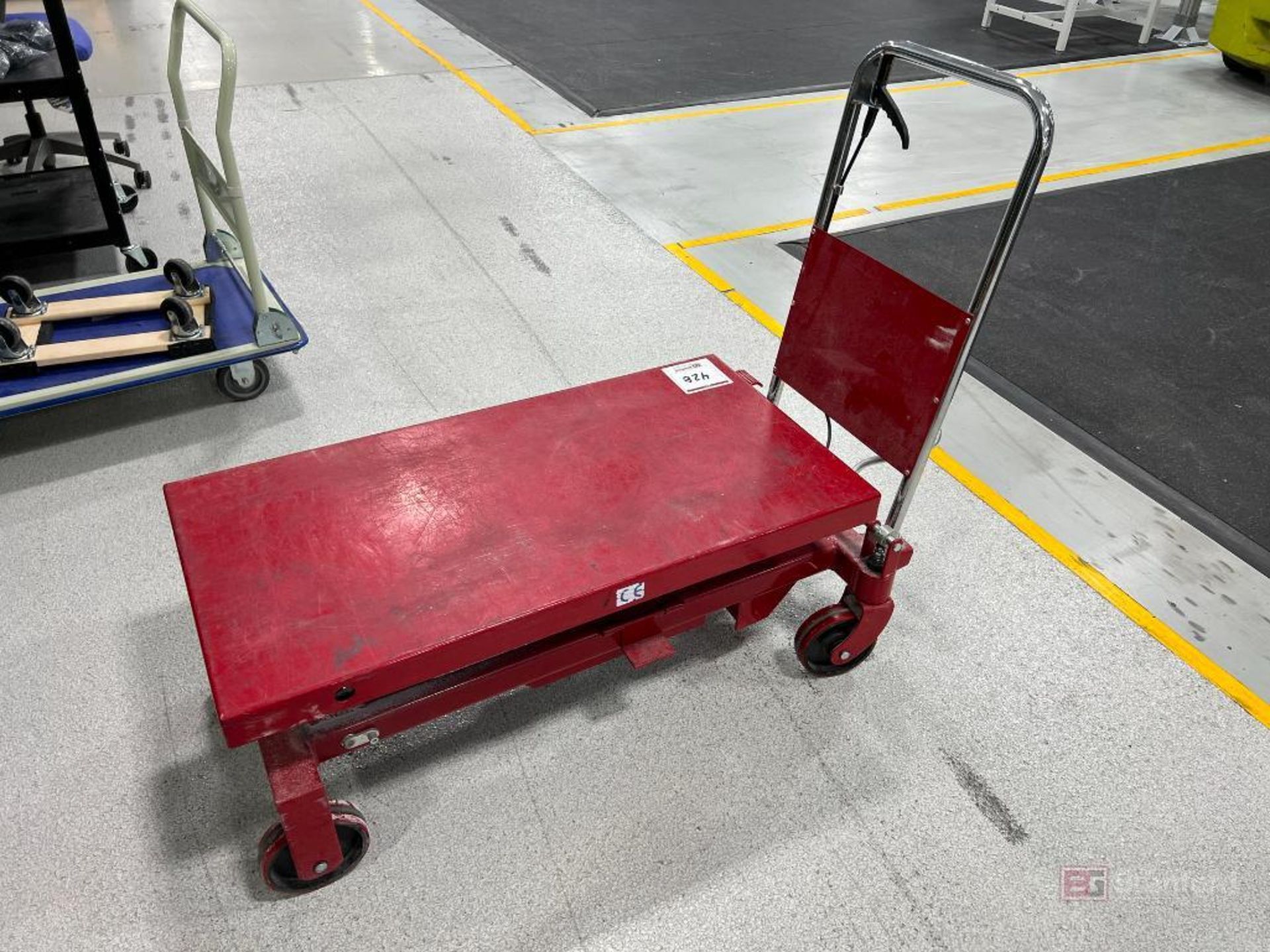 Uline Portable Manual Hydraulic Lift Table - Image 2 of 2