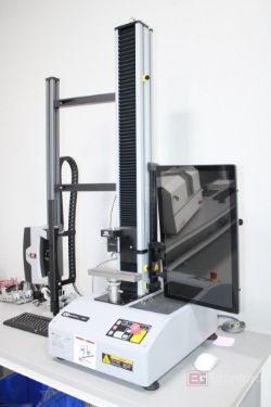 Instron Testing System & Video Extensometer Accessory SVE2