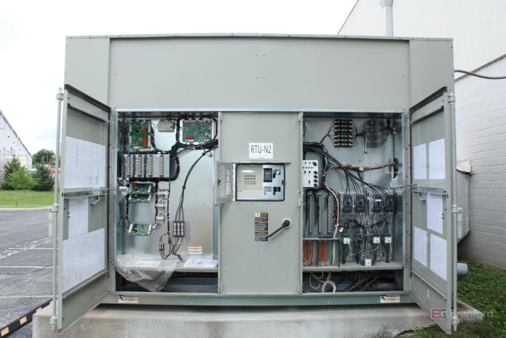 Trane Intellipak-II Self-contained Natural Gas-Fired 105-Ton HVAC System - Image 11 of 40