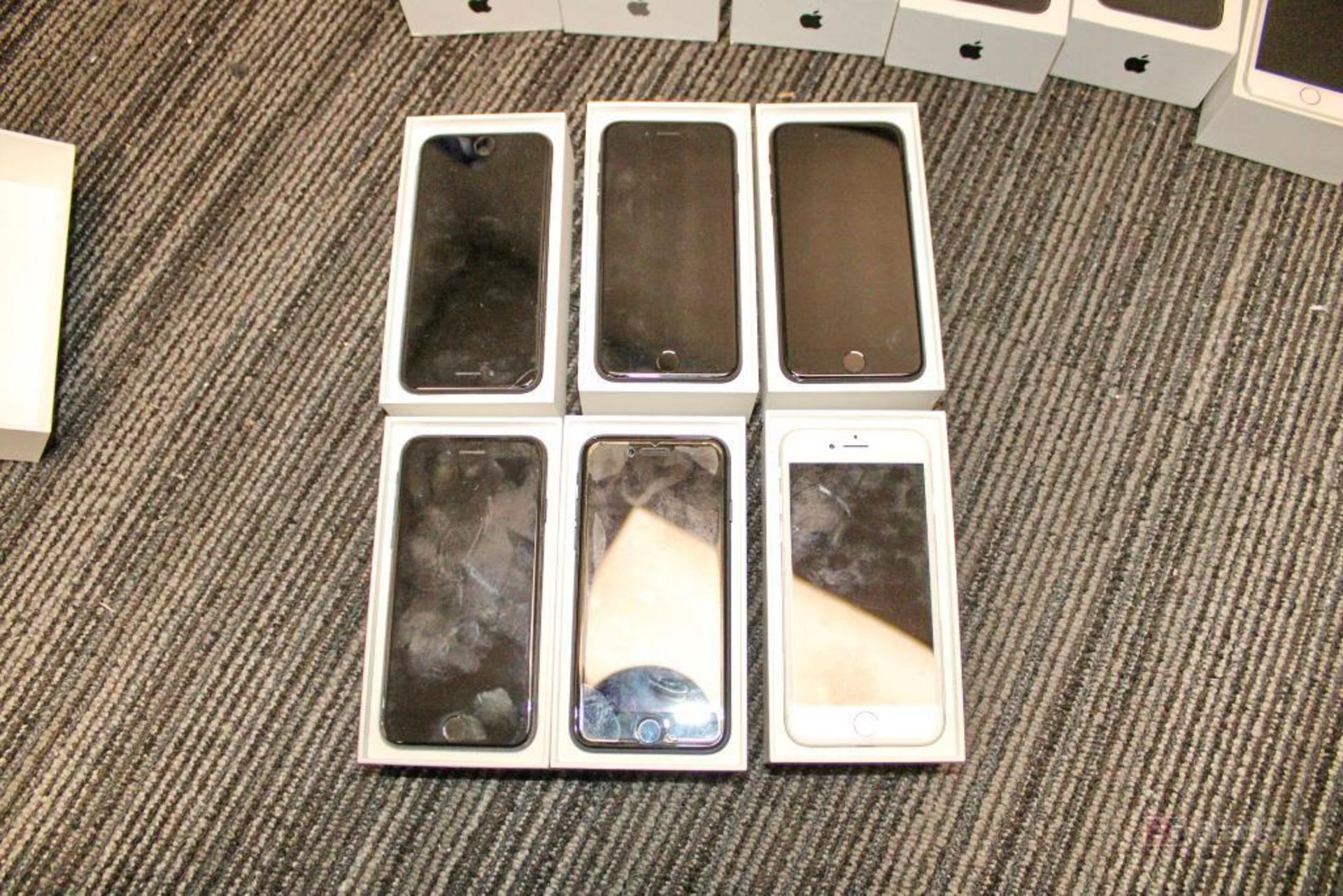 (13) Apple iPhones - Image 2 of 3
