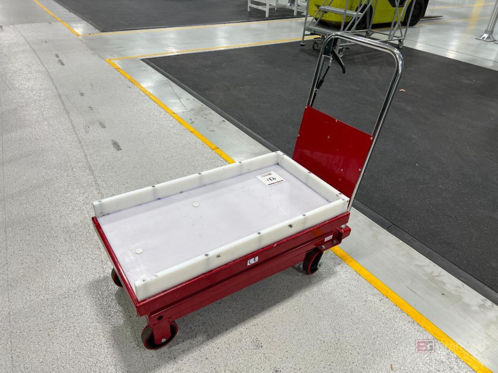 Uline Portable Manual Hydraulic Lift Table - Image 2 of 2