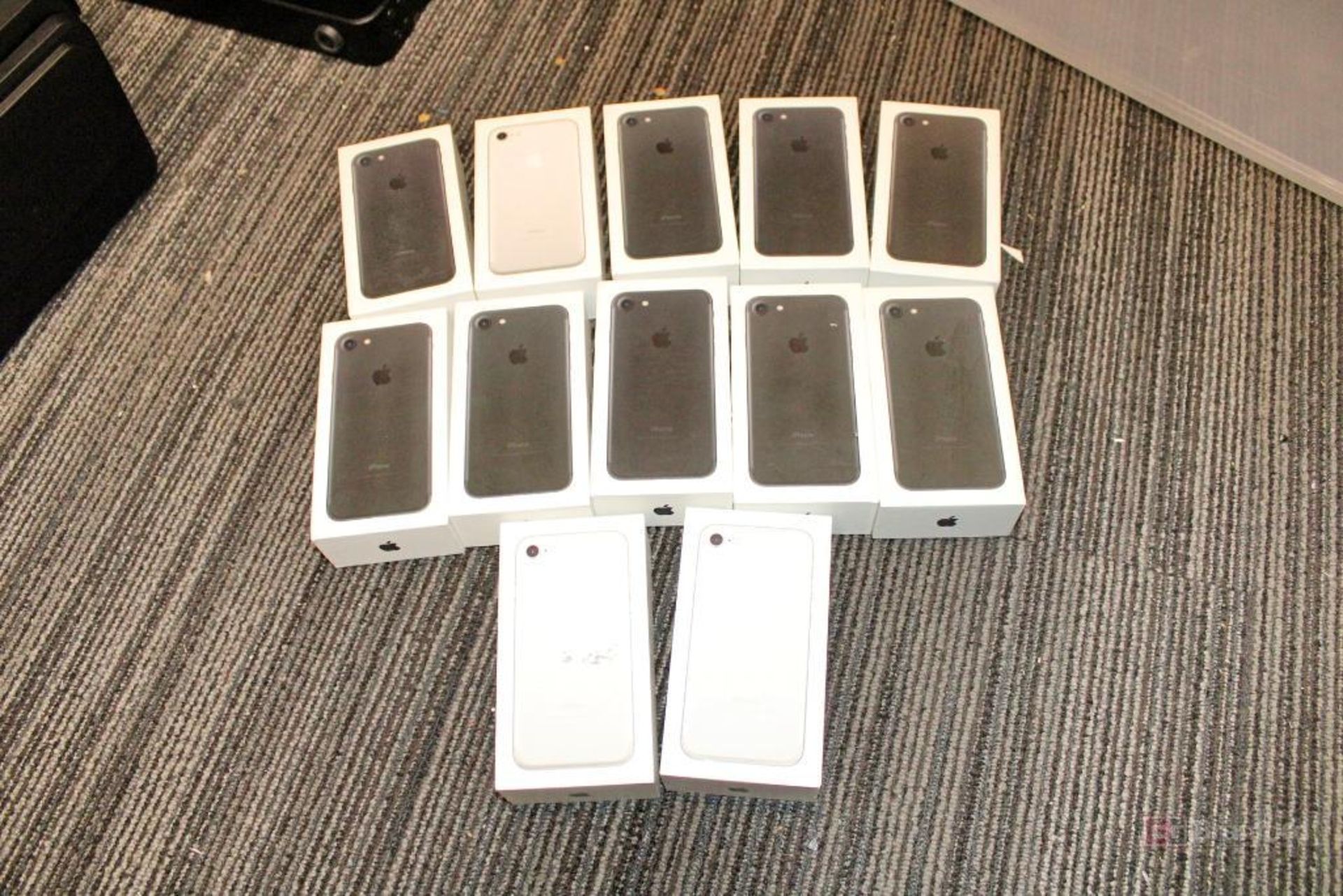 (13) Apple iPhones