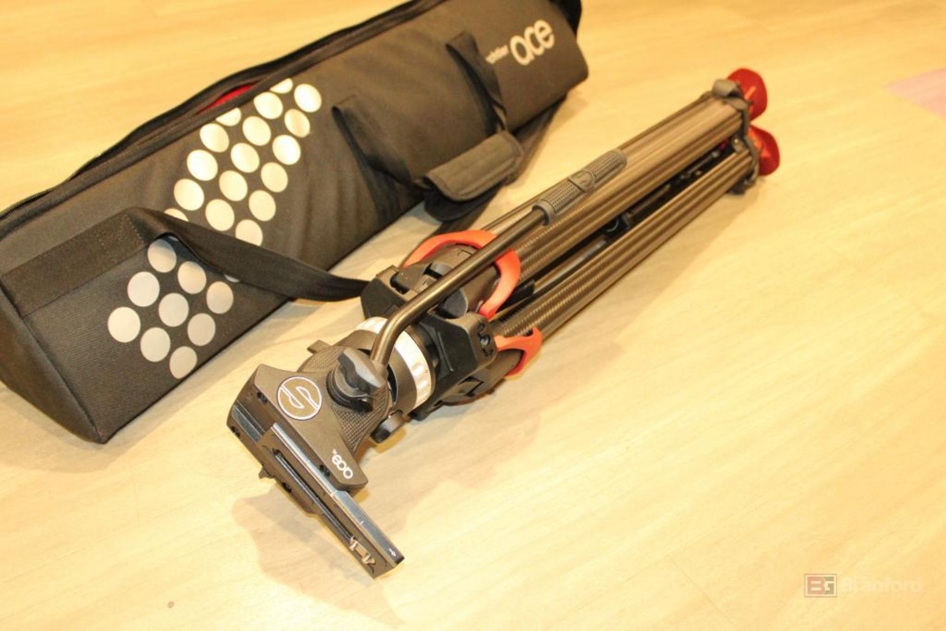 Sachtler Flowtech 75, Carbon Fiber Tripod - Image 2 of 6