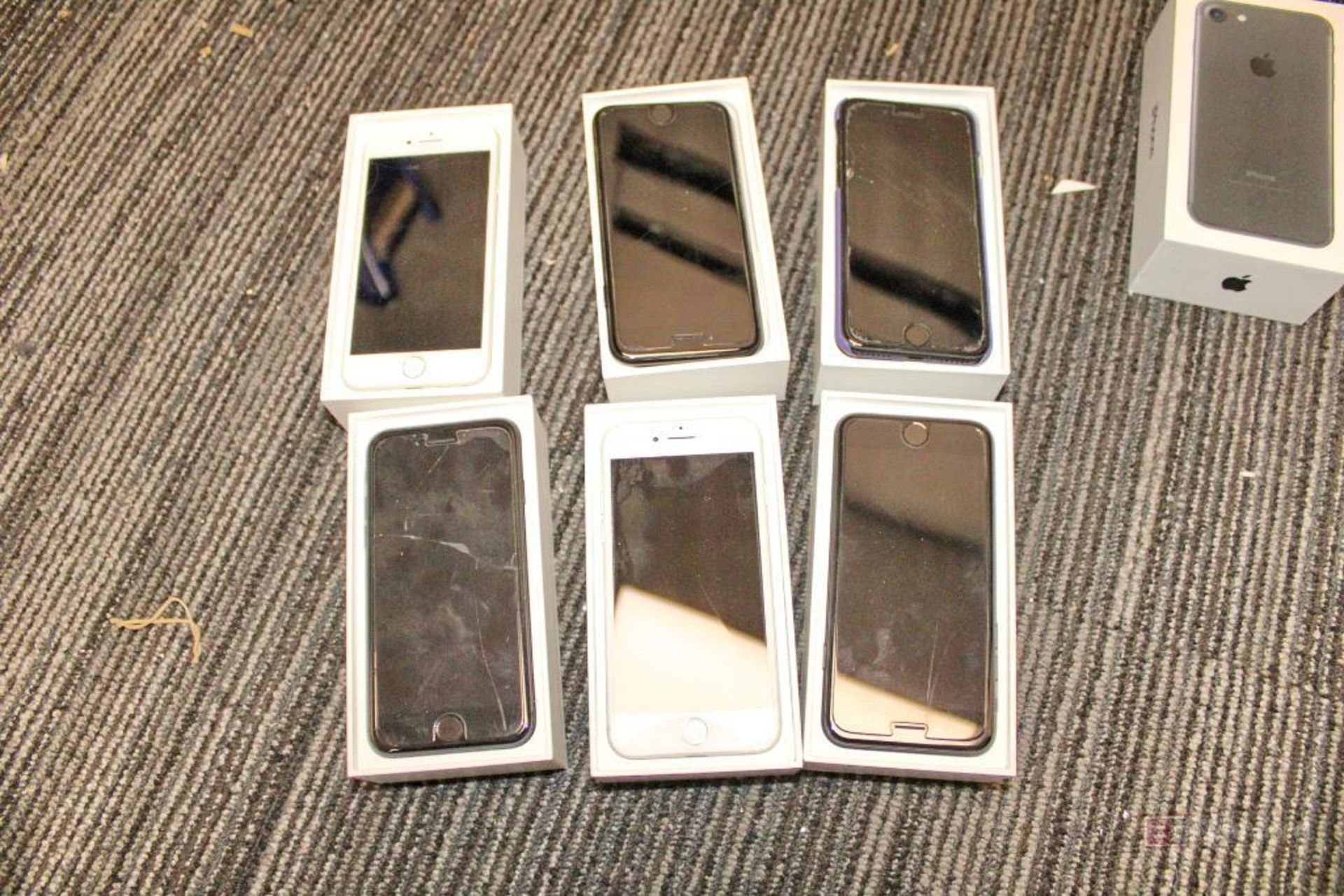 (13) Apple iPhones - Image 3 of 3