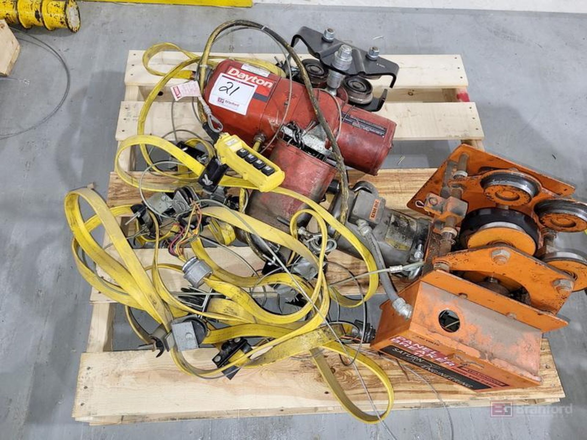 Dayton 1/2-Ton Electric Chain Hoist