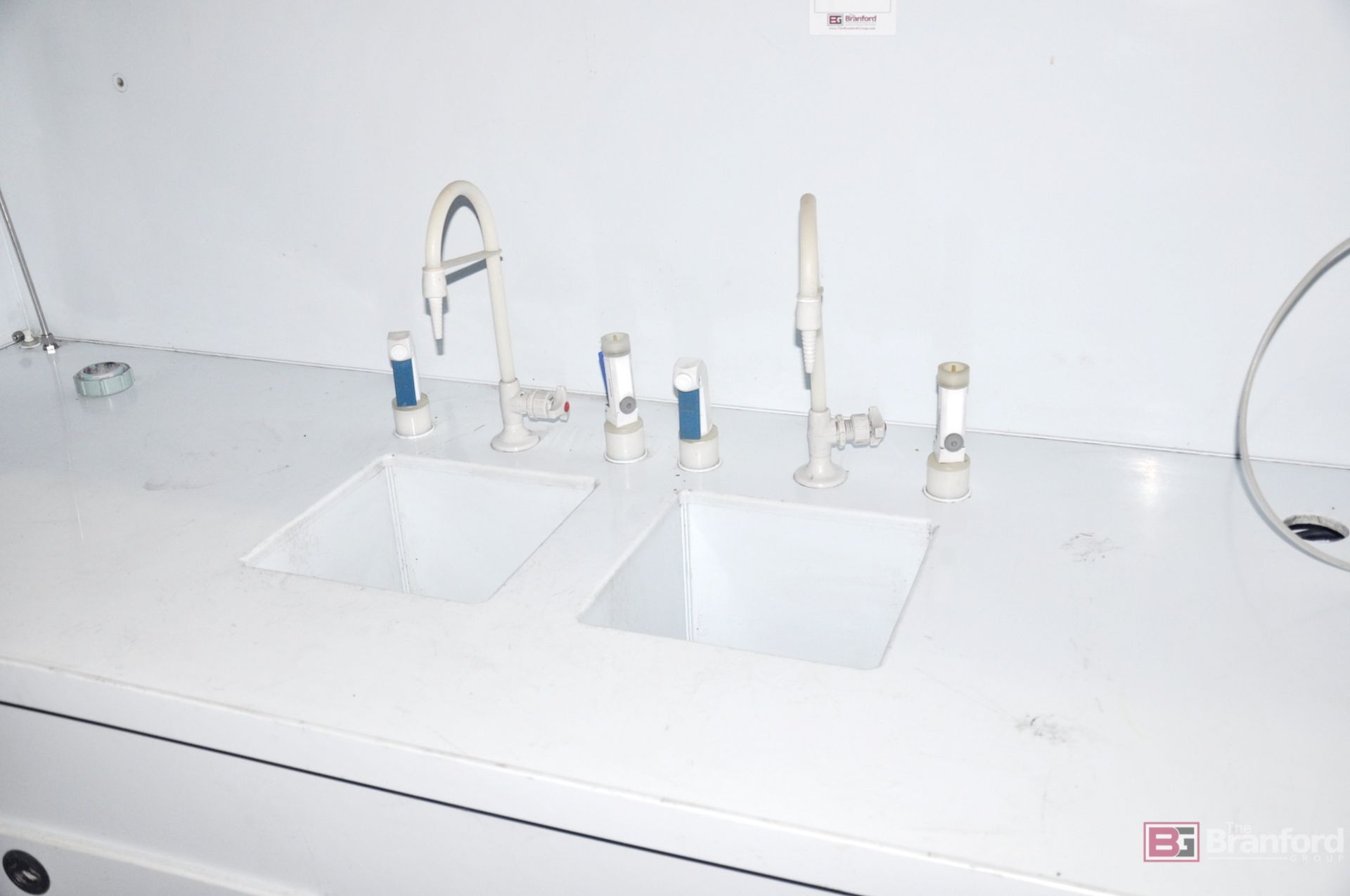 Dual Poly sink, w/ work space foot controllers & cabinets - Image 4 of 6