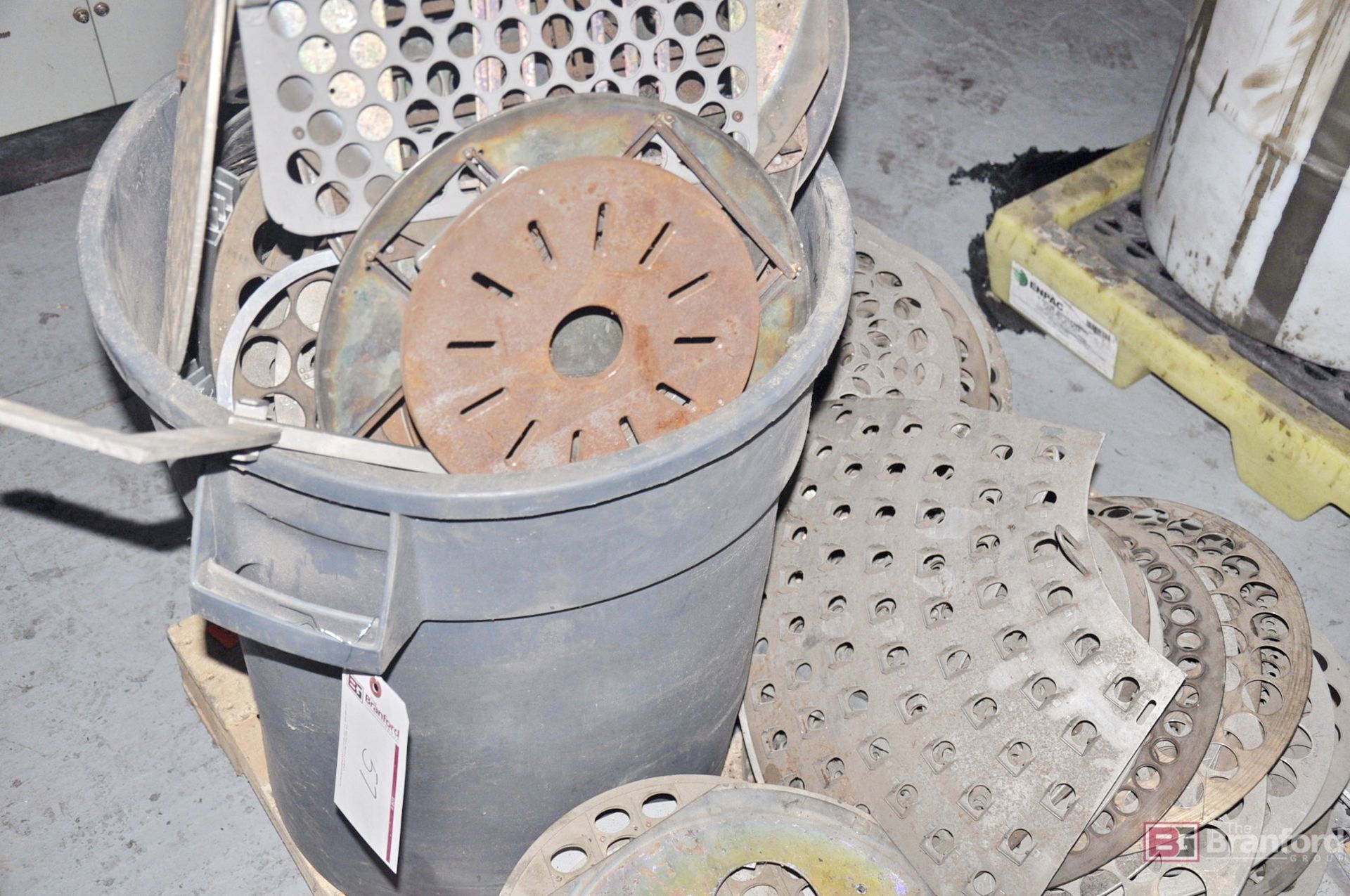 Pallet of assorted vacuum chamber substrate tooling - Image 10 of 10