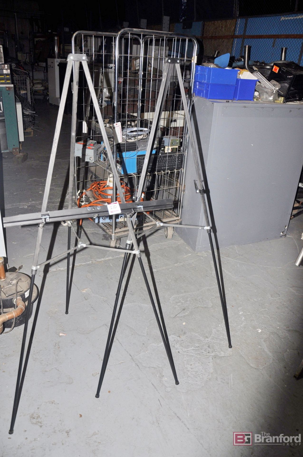 (2) Plastic Easels - Image 2 of 4