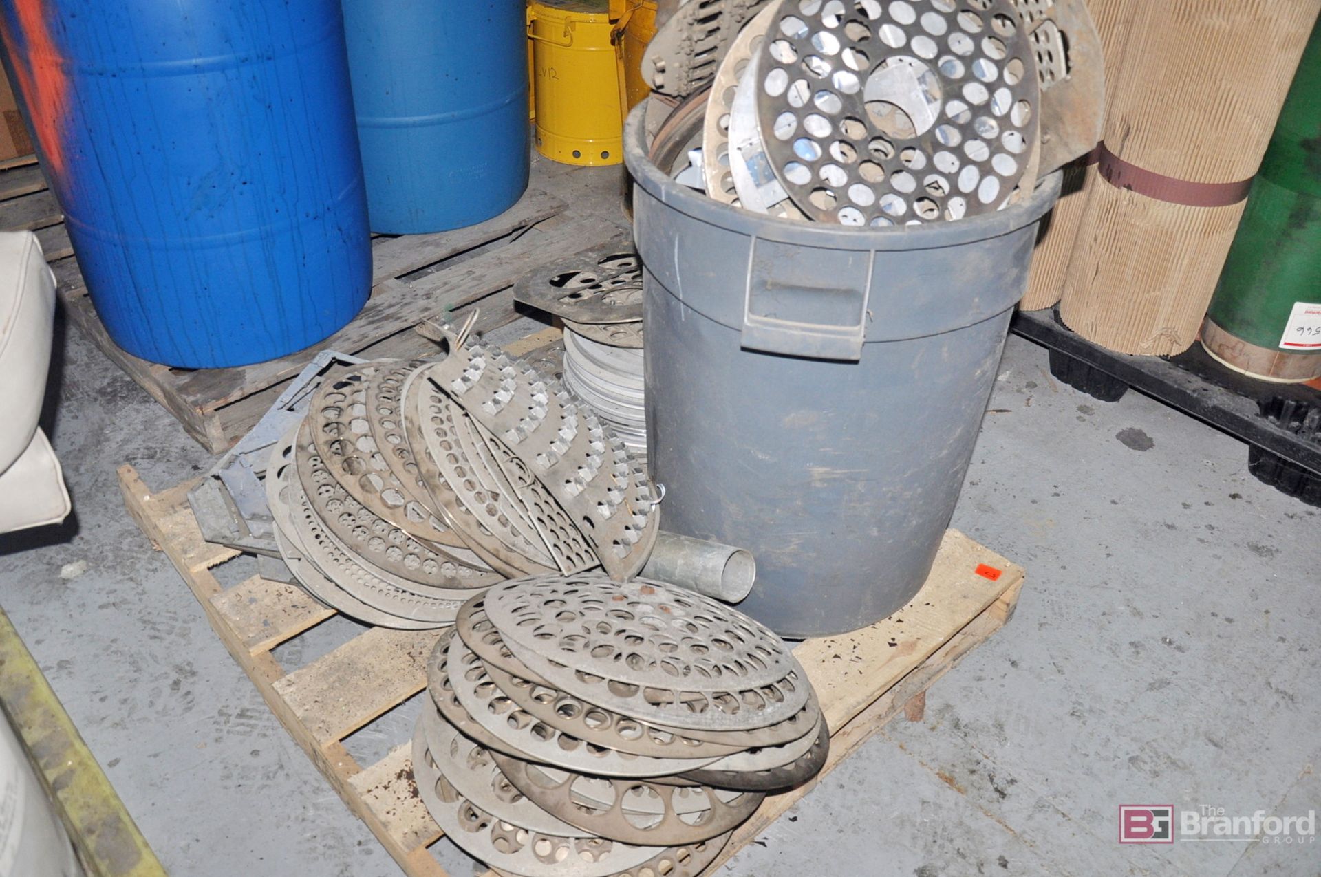 Pallet of assorted vacuum chamber substrate tooling - Image 9 of 10