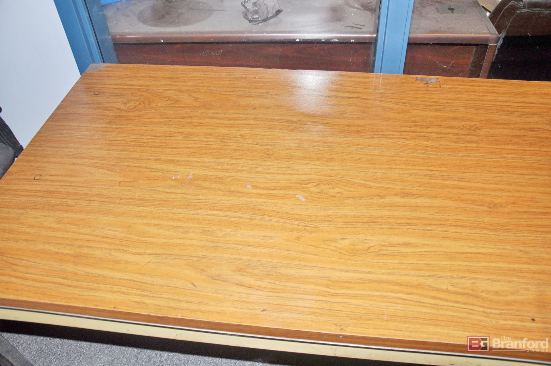 70" X 30" X 30" wood grain table - Image 5 of 5