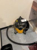 DeWalt 34 Liter Wet/Dry Vacuum