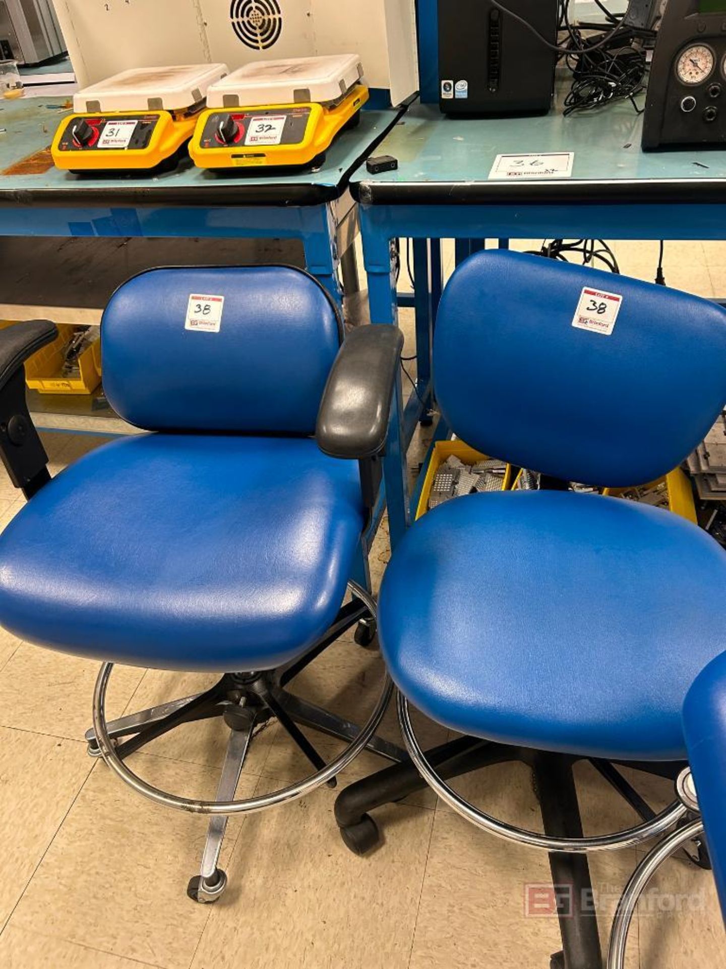 (4) BioFit ESD Lab Chairs on Casters - Image 4 of 4