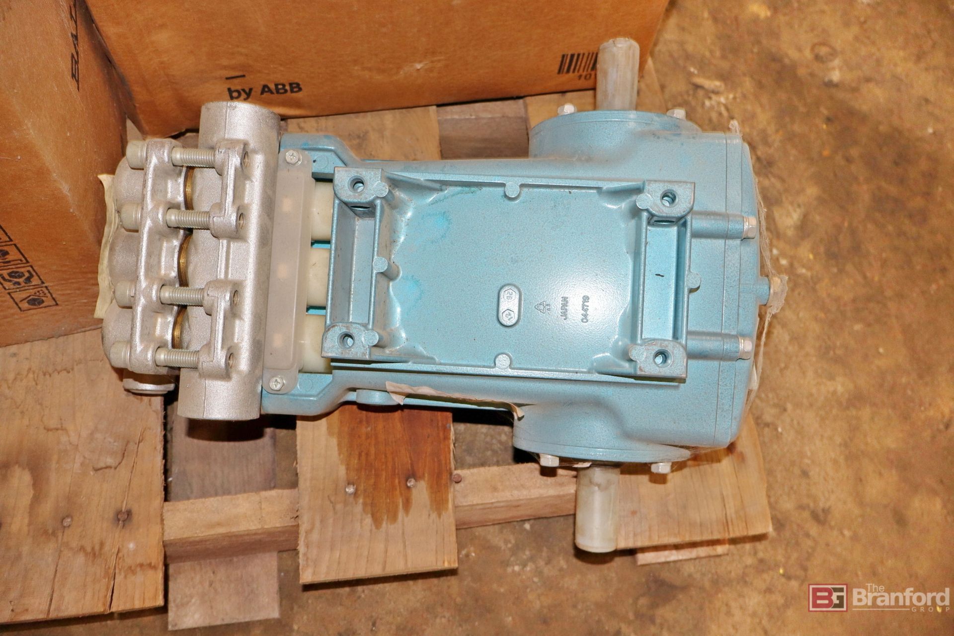 (2) Baldor CSSEWDM3558T Motors & CAT 2530 triplex pump - Image 2 of 13