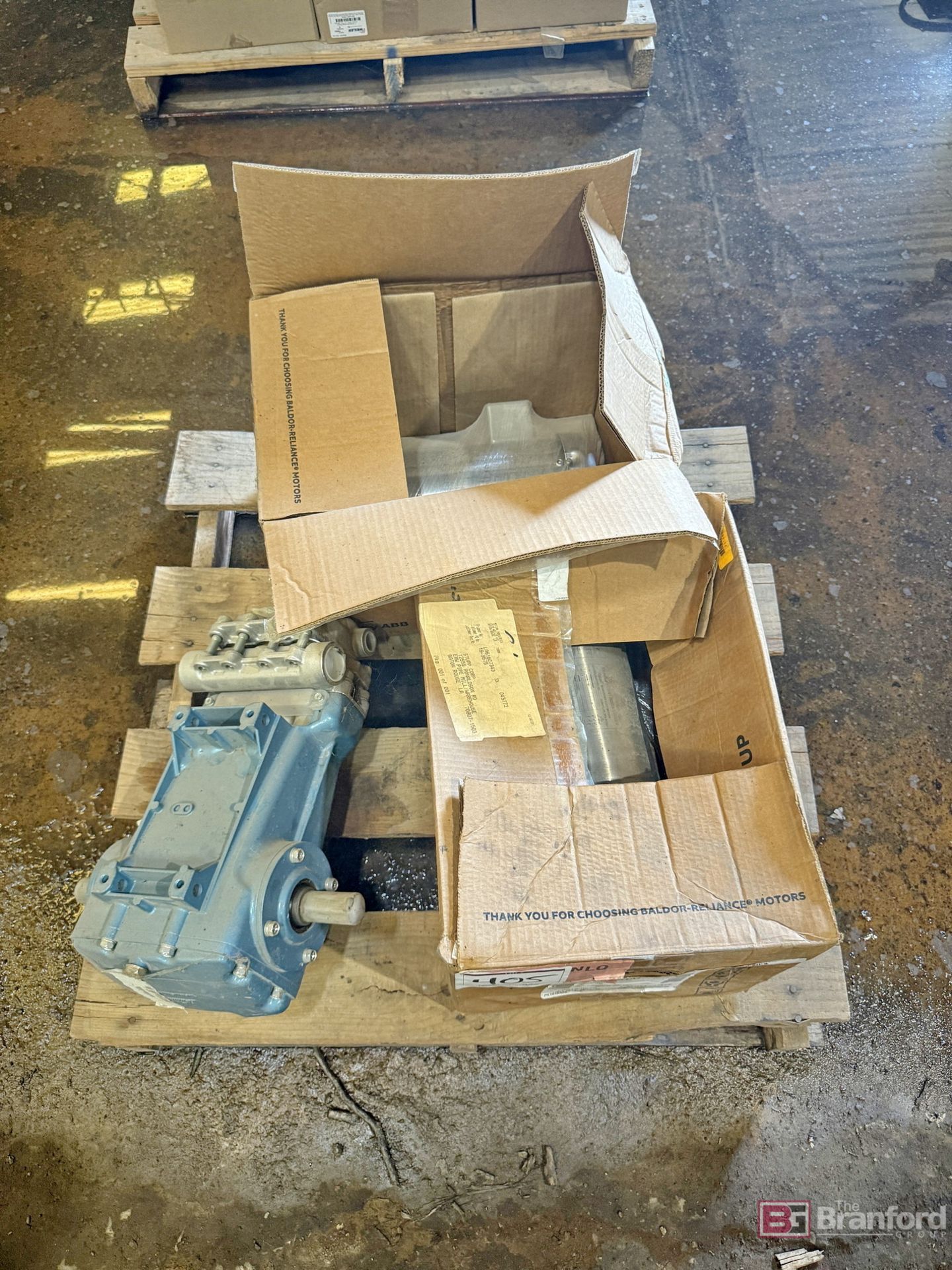 (2) Baldor CSSEWDM3558T Motors & CAT 2530 triplex pump - Image 5 of 13