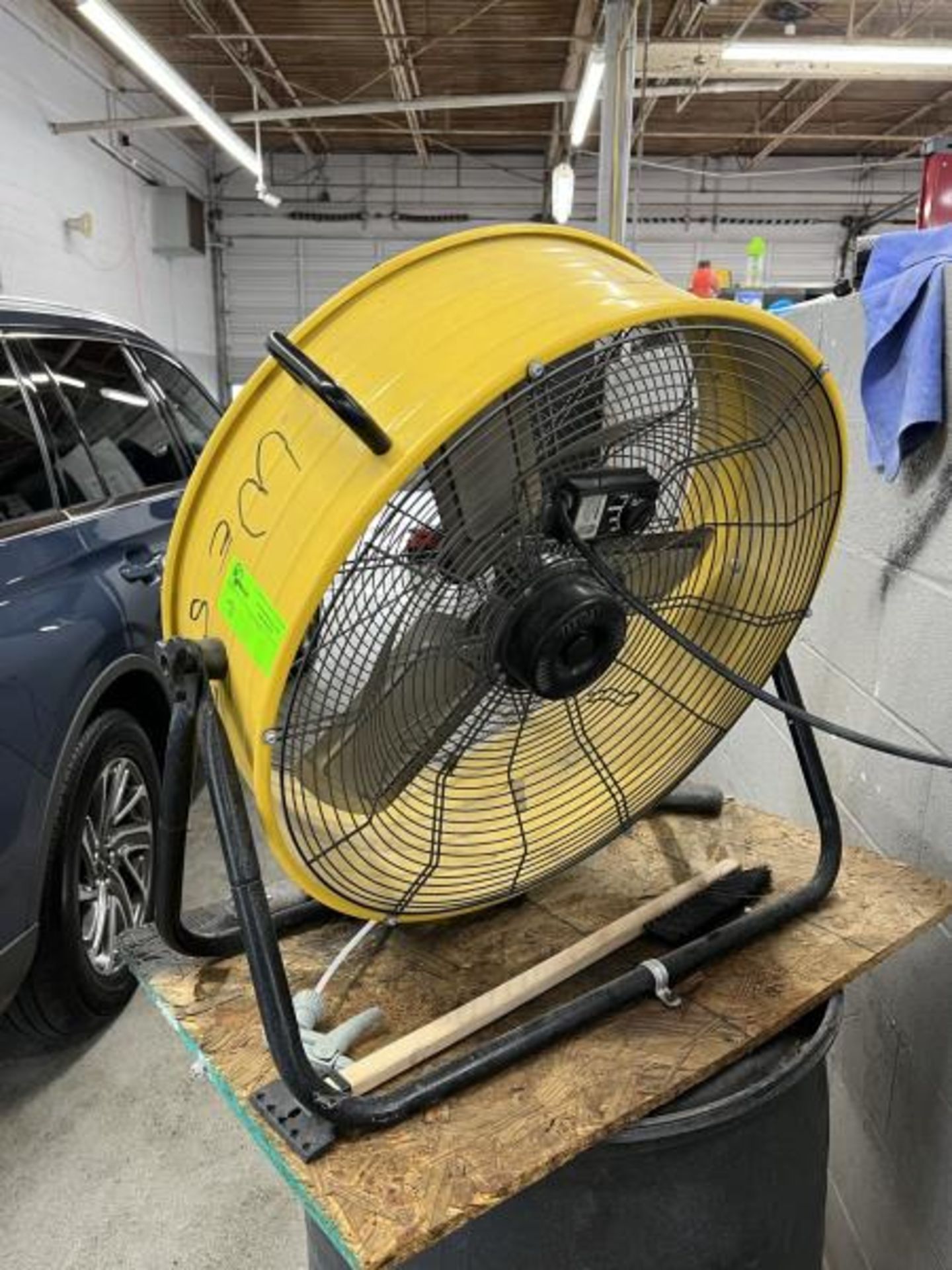 24" Drum High Velocity Shop Fan - Image 3 of 4