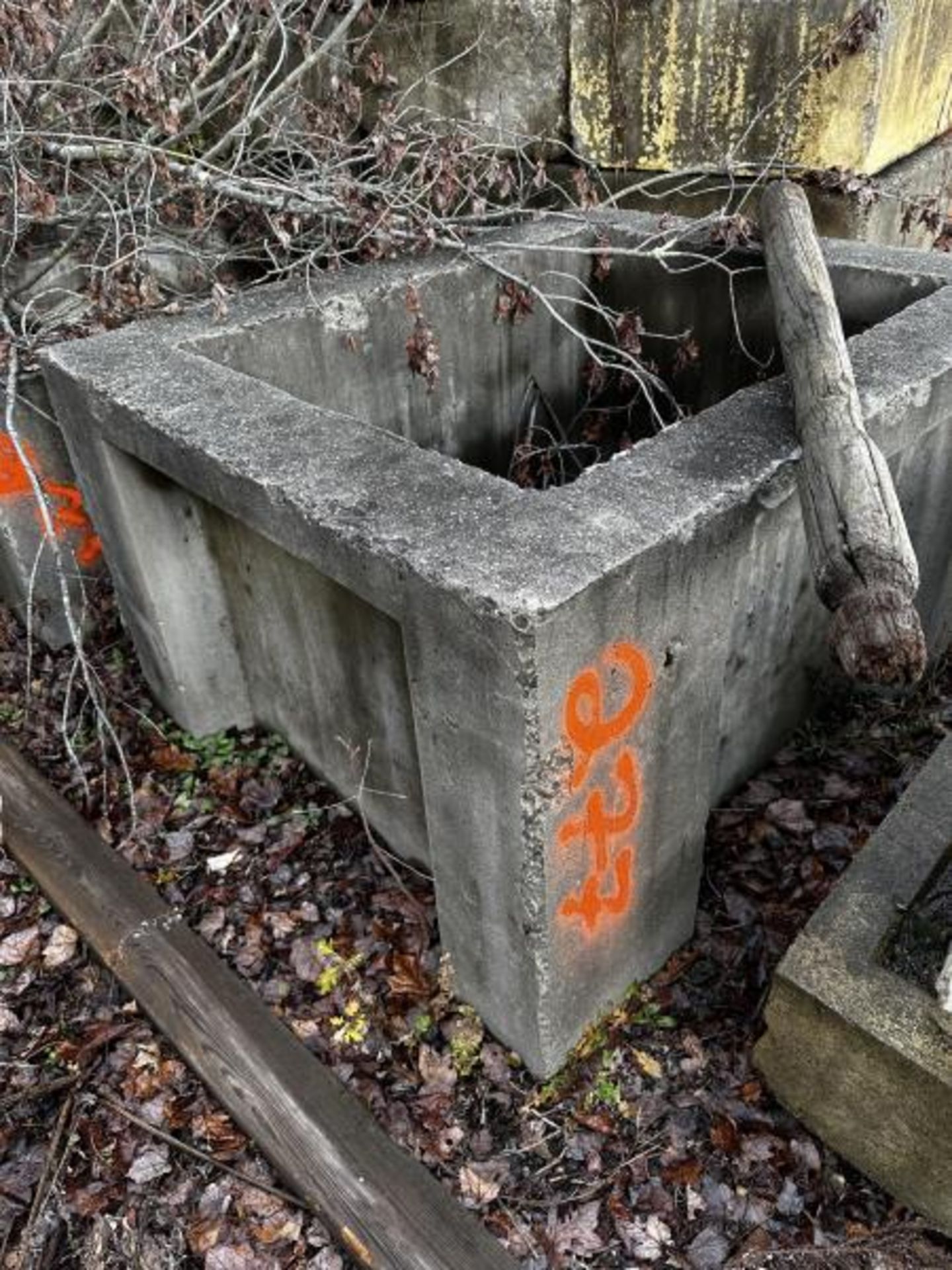 Lot of (5) Assorted Precast Concrete - Image 3 of 4