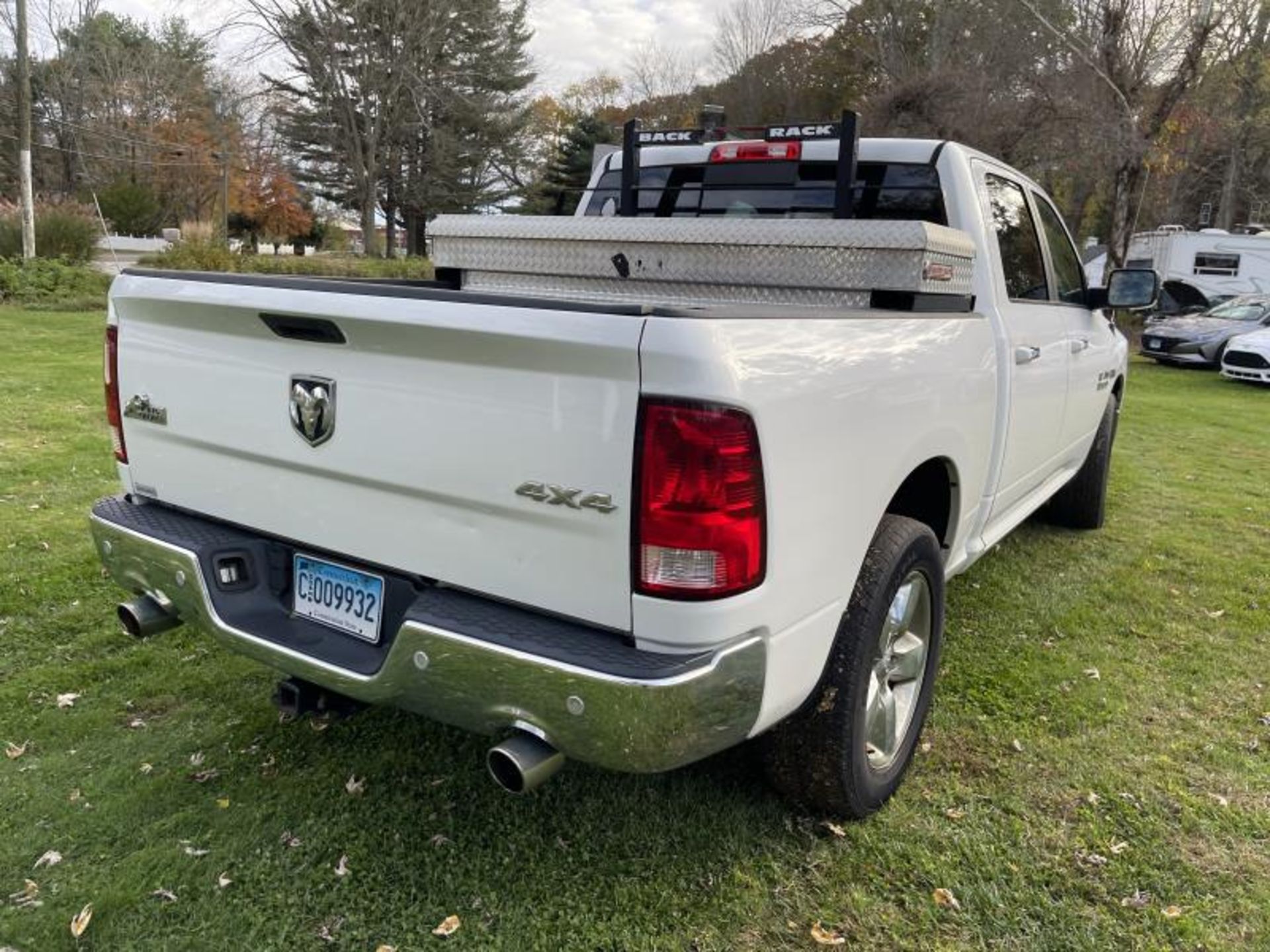 2016 Dodge Ram 1500 Hemi 5.7 Liter 4-Door White T1 2016 Dodge Ram 1500 Hemi 5.7 Liter 4-Door White - Image 11 of 33