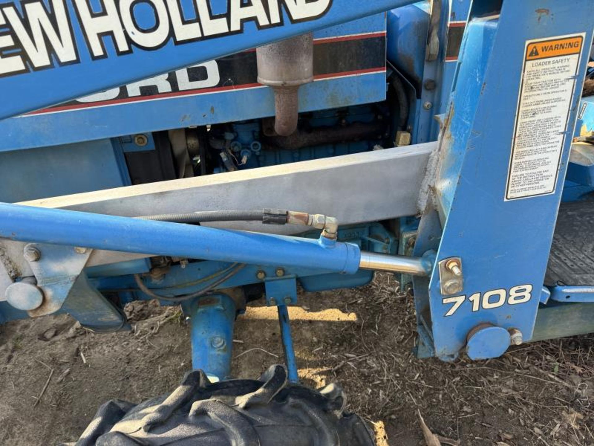 New Holland 1920 Tractor Loader / Backhoe - Image 4 of 12