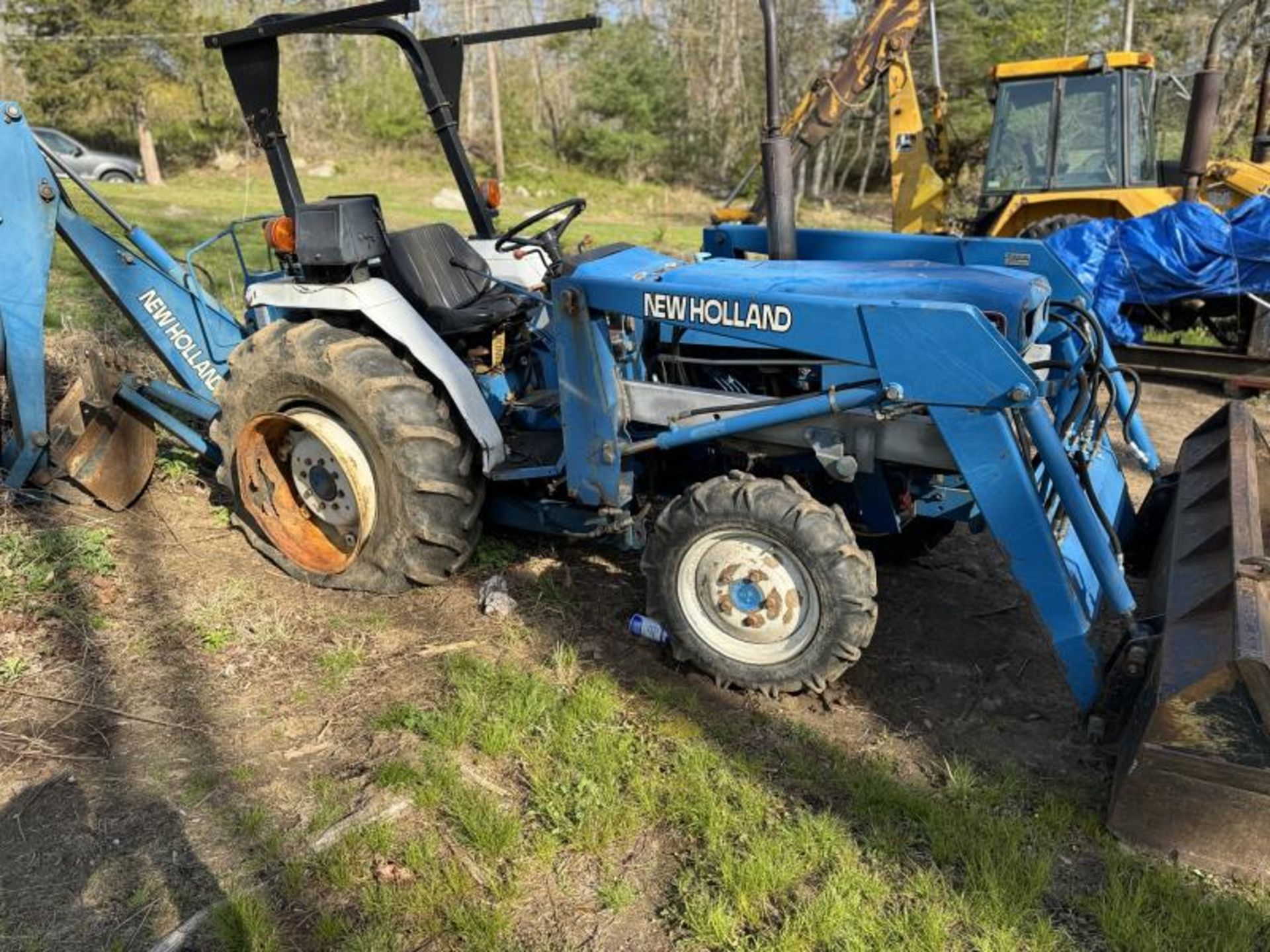 New Holland 1920 Tractor Loader / Backhoe